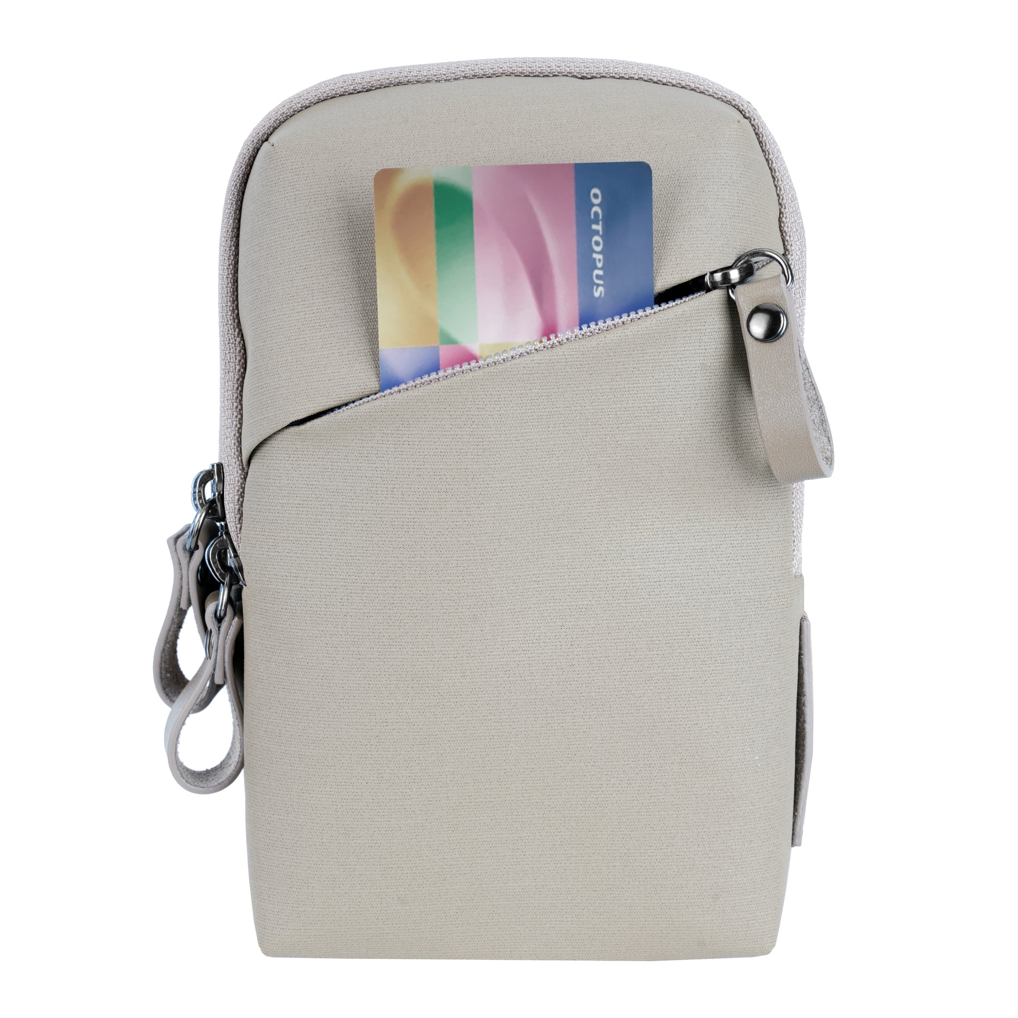 Una bolsa beige claro con una tarjeta en el bolsillo, la tarjeta tiene rayas coloridas y la palabra 'OCTOPUS'.