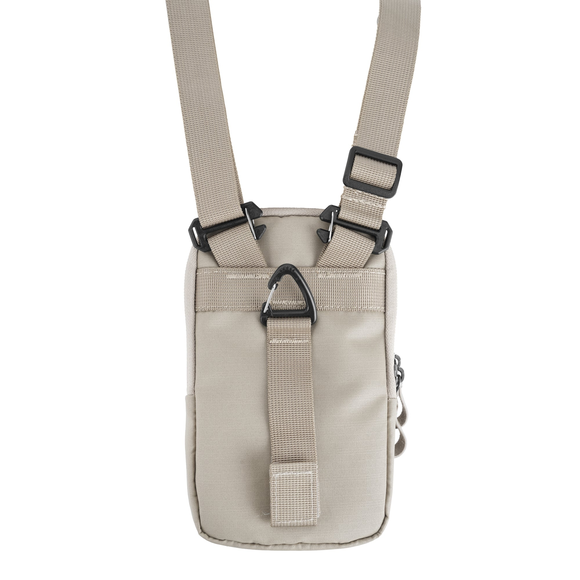 Bandolera beige con hebillas y correa negras. Compartimento lateral con cremallera. Fondo blanco.