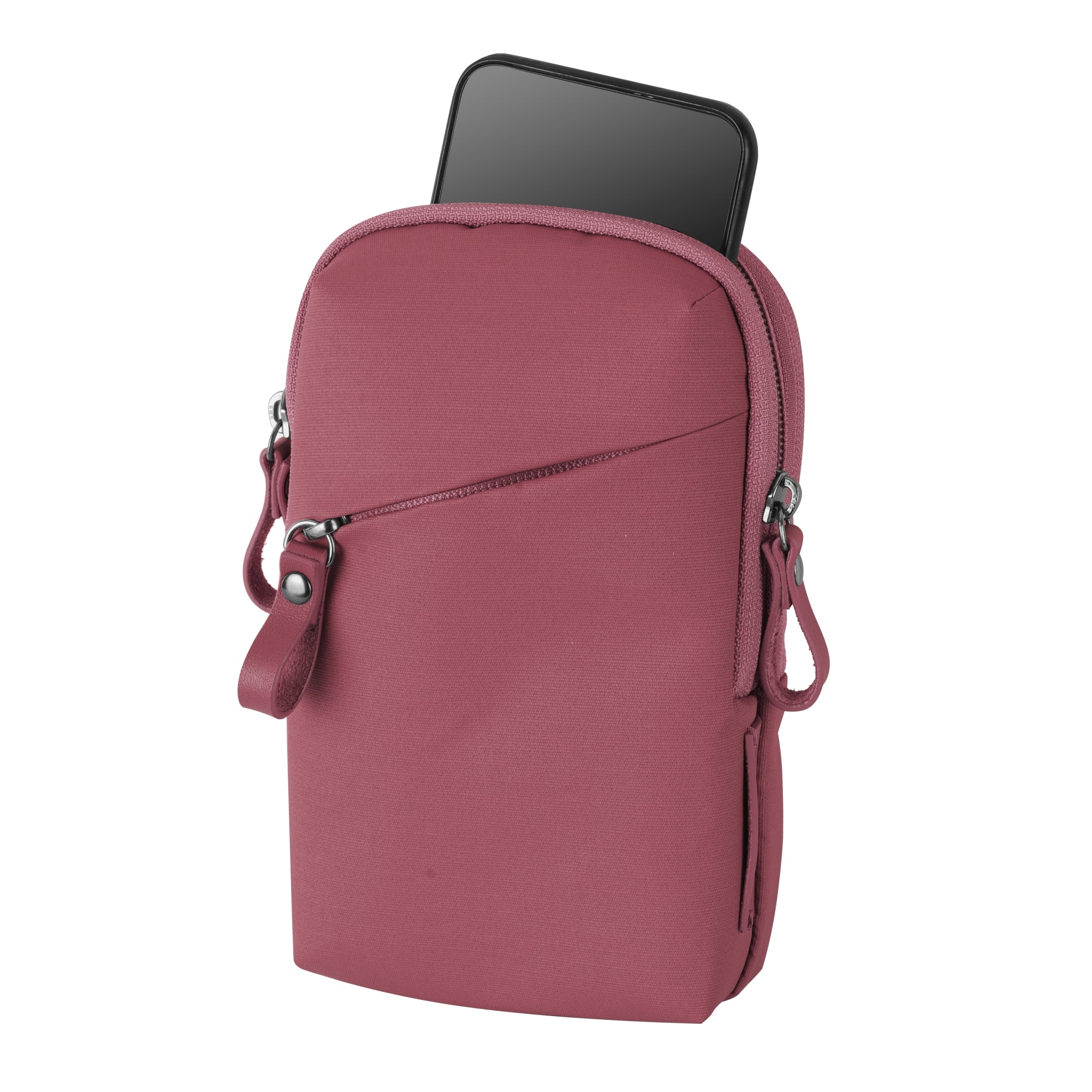 Bolso bandolera burdeos con teléfono negro dentro. El bolso tiene cremallera y correa, sobre fondo blanco.
