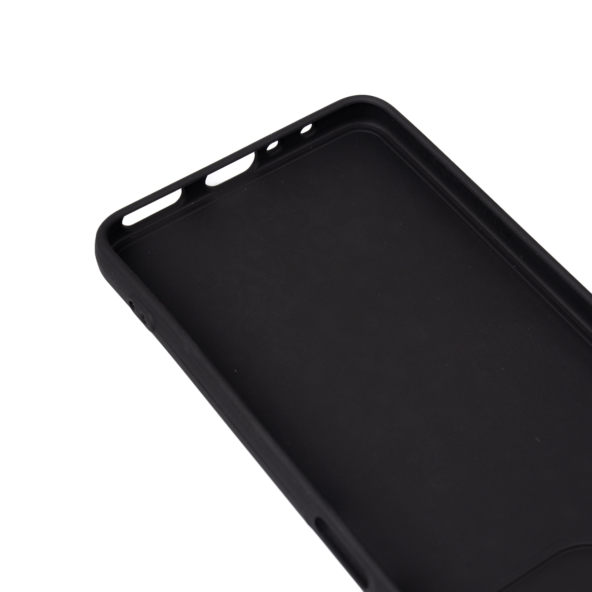 Siyah bir telefon kılıfı beyaz bir zemin üzerinde çapraz duruyor. Kılıf açık, içini ve yan deliklerini gösteriyor.