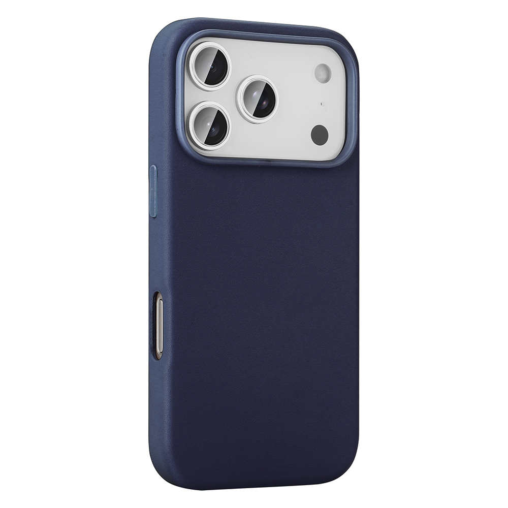 Kamera modülüne sahip, koyu mavi bir telefon kılıfı. Modülde üç lens ve bir flaş var. Kılıfın pürüzsüz, mat bir yüzeyi var.