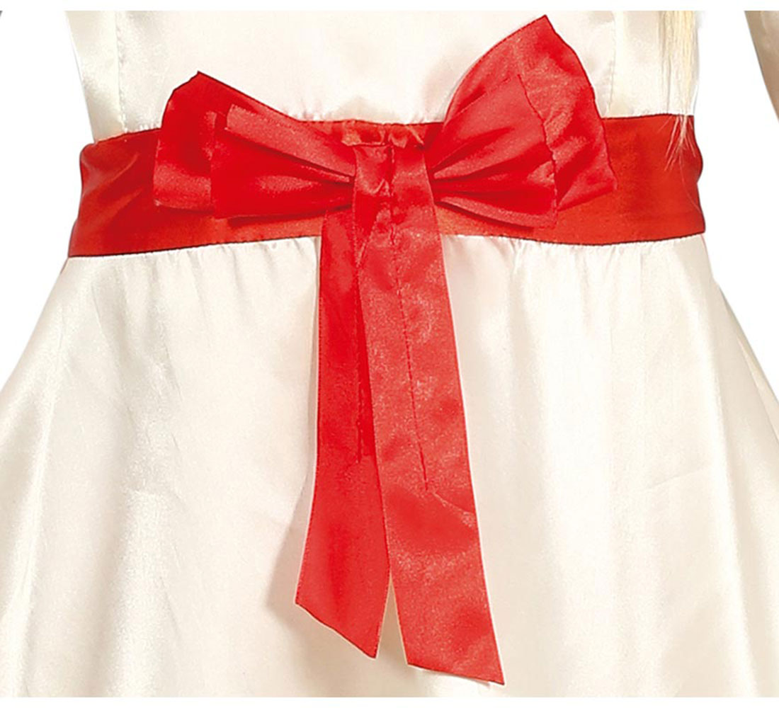 Vestido crema con fajín y lazo de satén rojo. El lazo es central y grande. El vestido es liso y brillante.