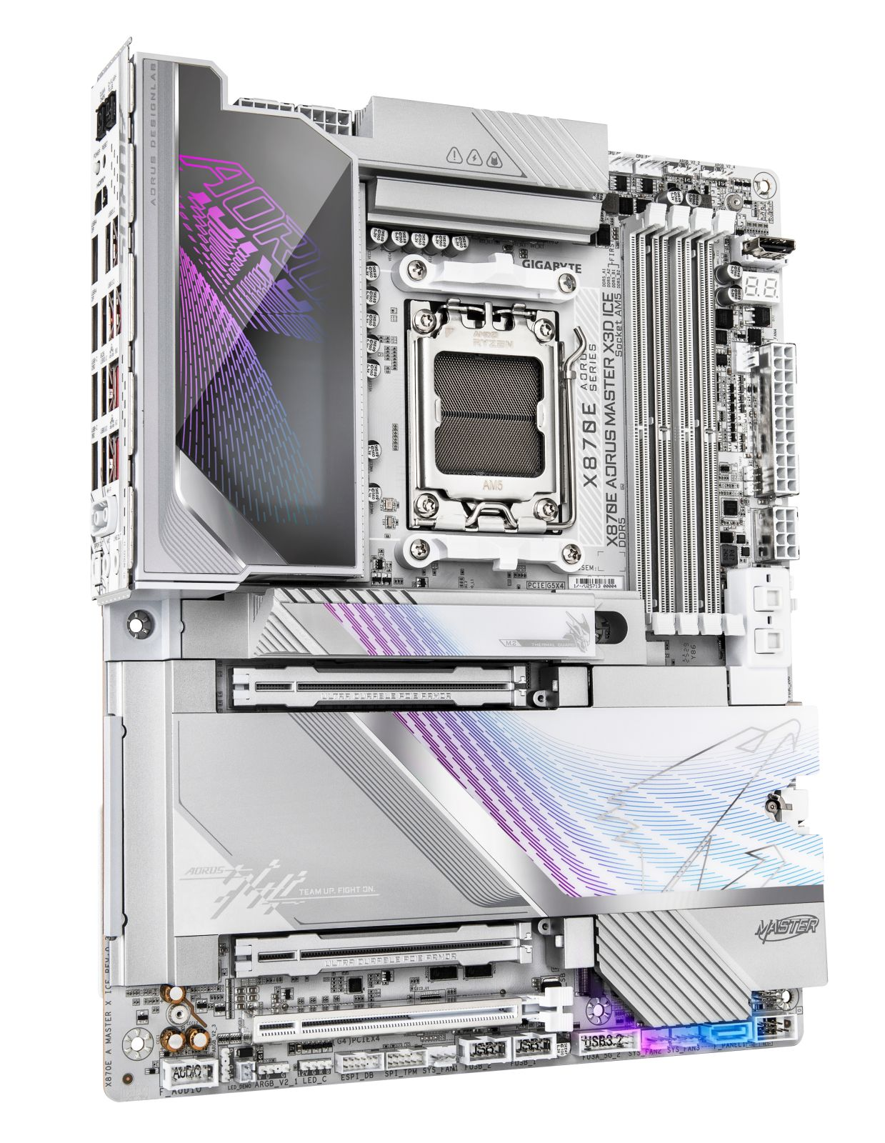 Een wit en zilver AORUS X870E moederbord. Voorzien van een CPU-socket, RAM-slots en meerdere poorten. Paarse en blauwe accenten.