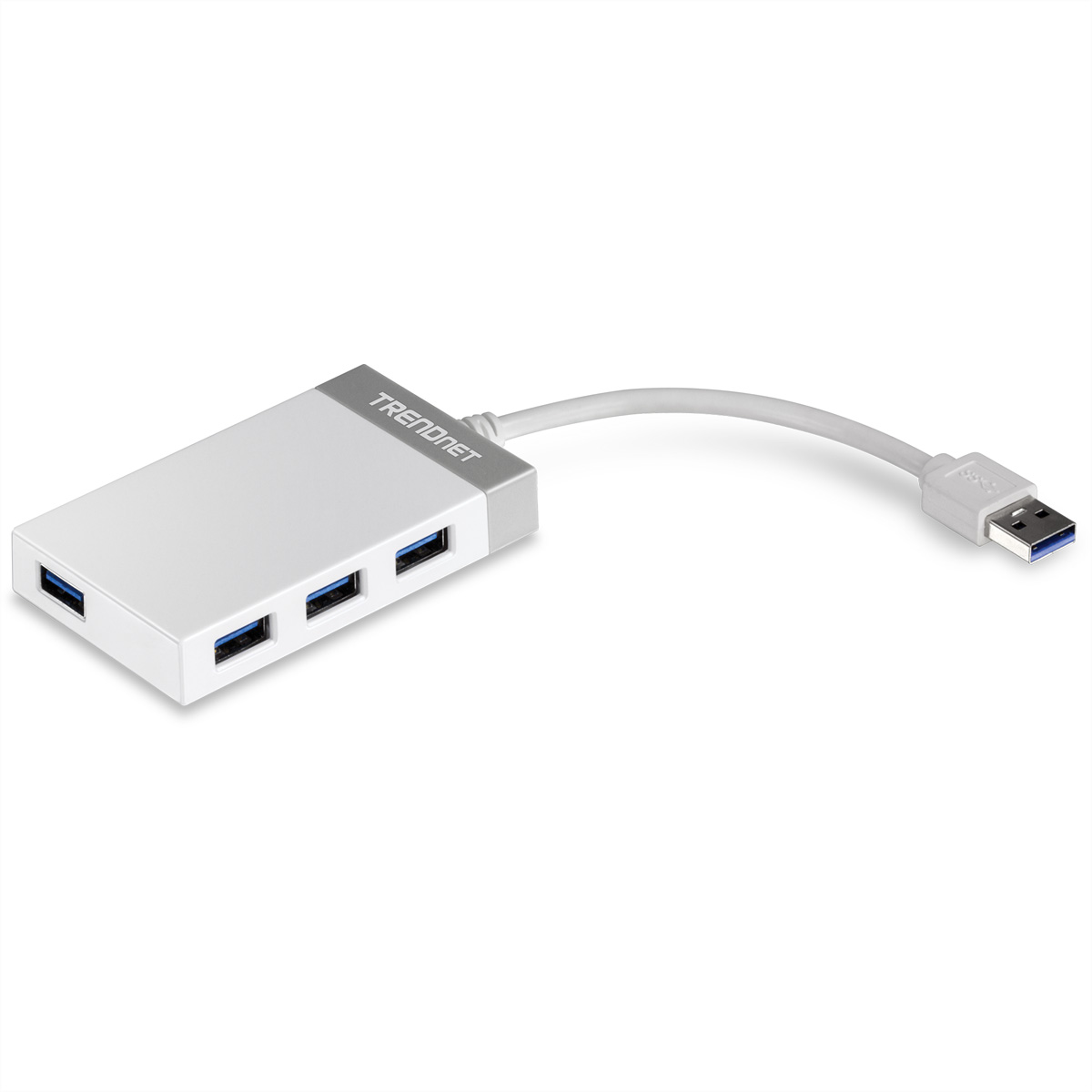 Ein weißer Trendnet USB-Hub mit vier Anschlüssen und einem angeschlossenen USB-Kabel. Der Hub befindet sich auf weißem Hintergrund.
