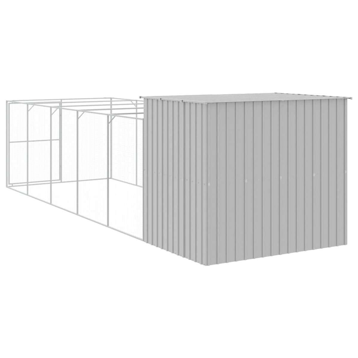 Ein Metallschuppen mit einem Drahtgeflechtgehege. Der Schuppen ist grau, mit einem schrägen Dach. Das Gehege besteht aus Metallpfosten und Draht.