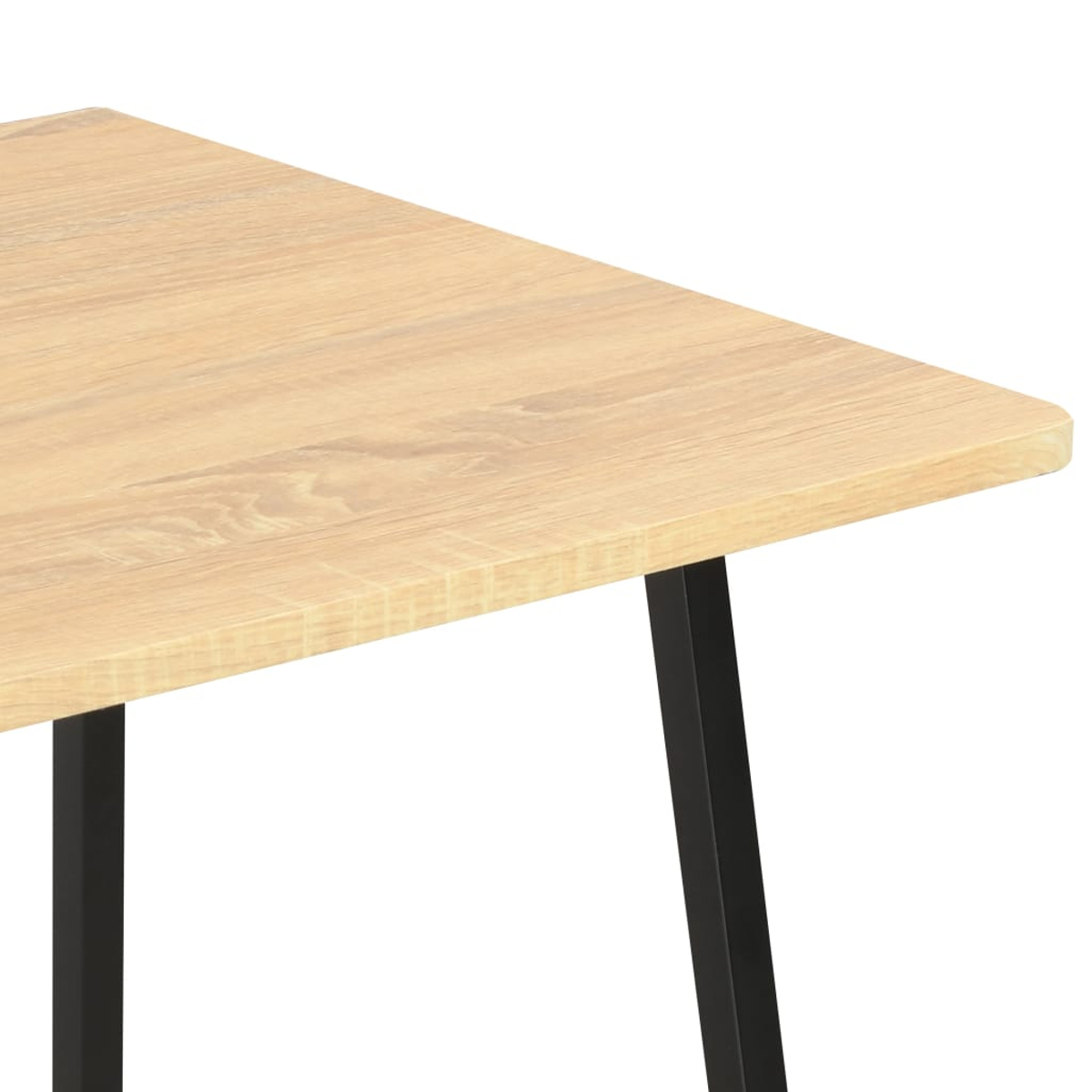 Nahaufnahme eines hellen Holztisches mit schwarzen Metallbeinen. Die Tischplatte ist hellbraun mit sichtbarer Holzmaserung. Die Beine sind schwarz.