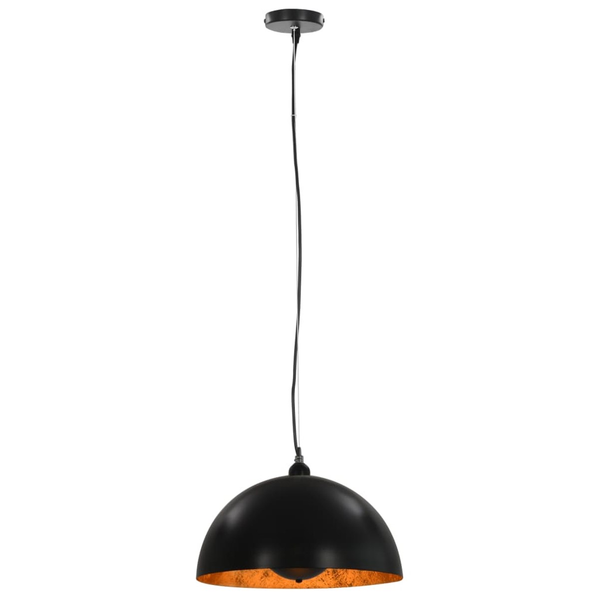 Eine schwarze, kuppelförmige Pendelleuchte hängt von der Decke. Die Lampe hat eine goldene Innenseite und ein schwarzes Kabel.