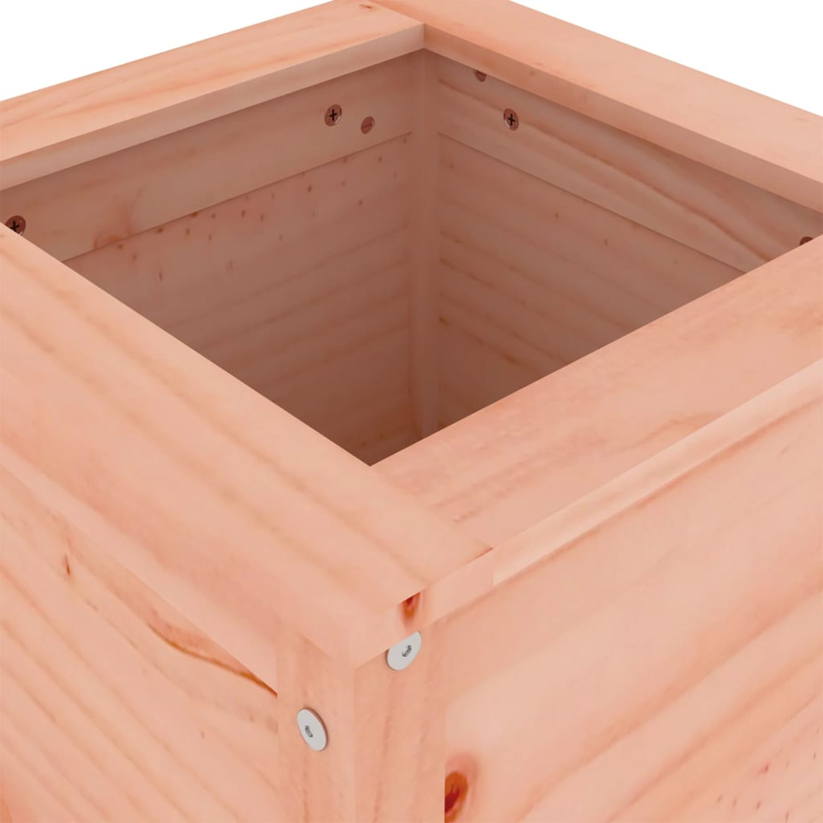 Eine Holzkiste mit offenem Deckel wird in einem Winkel gezeigt. Schrauben sichern das Holz. Das Holz hat eine hellbraune Farbe.
