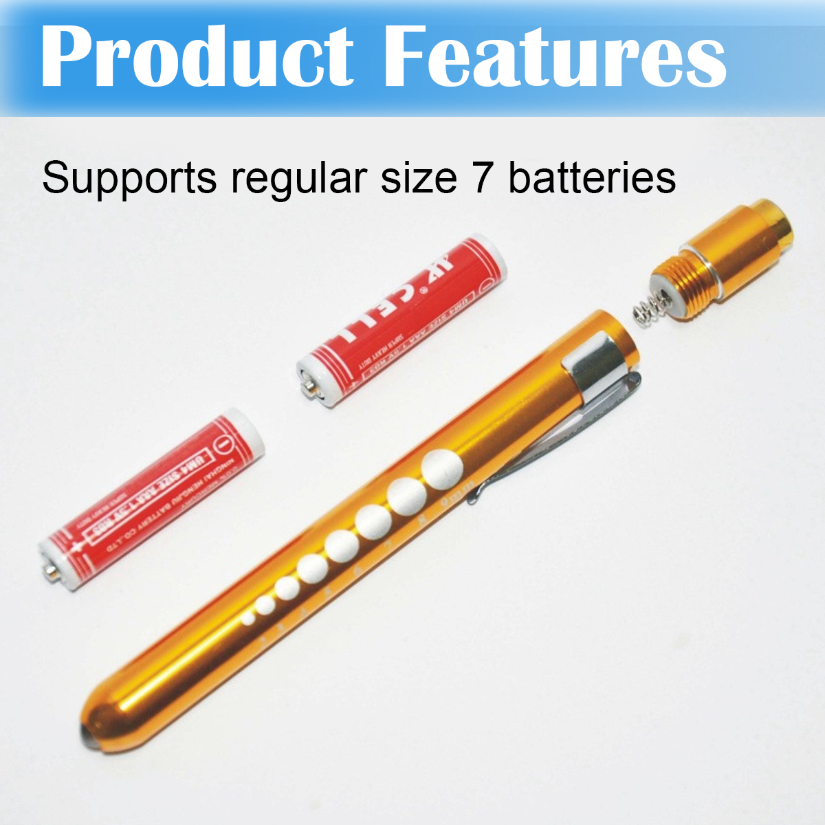 Anatomische Stiftleuchte mit zwei AAA-Batterien und einem zerlegten Aufsatz. Text: Produktmerkmale. Unterstützt normale Batterien der Größe 7.