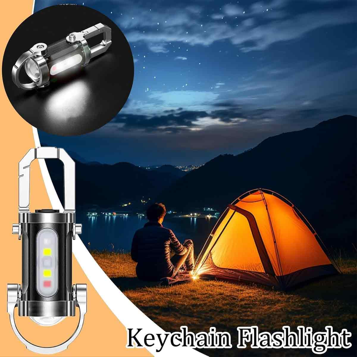 Eine Schlüsselanhänger-Taschenlampe beleuchtet ein Zelt und eine Person, die sich nachts in der Nähe davon aufhält. Sterne und Berge sind im Hintergrund.