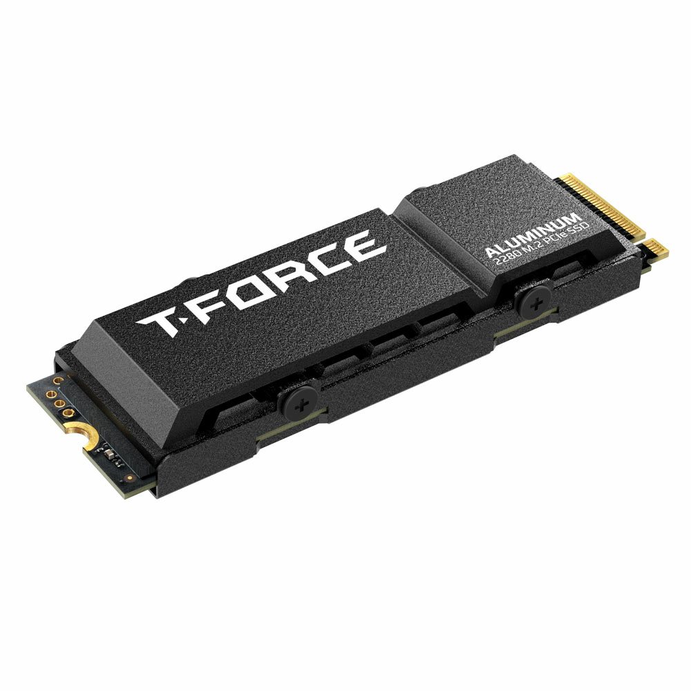 Czarny dysk SSD PCIe M.2 2280 T-FORCE Aluminum. Urządzenie na białym tle. Dysk SSD ma złote złącza.