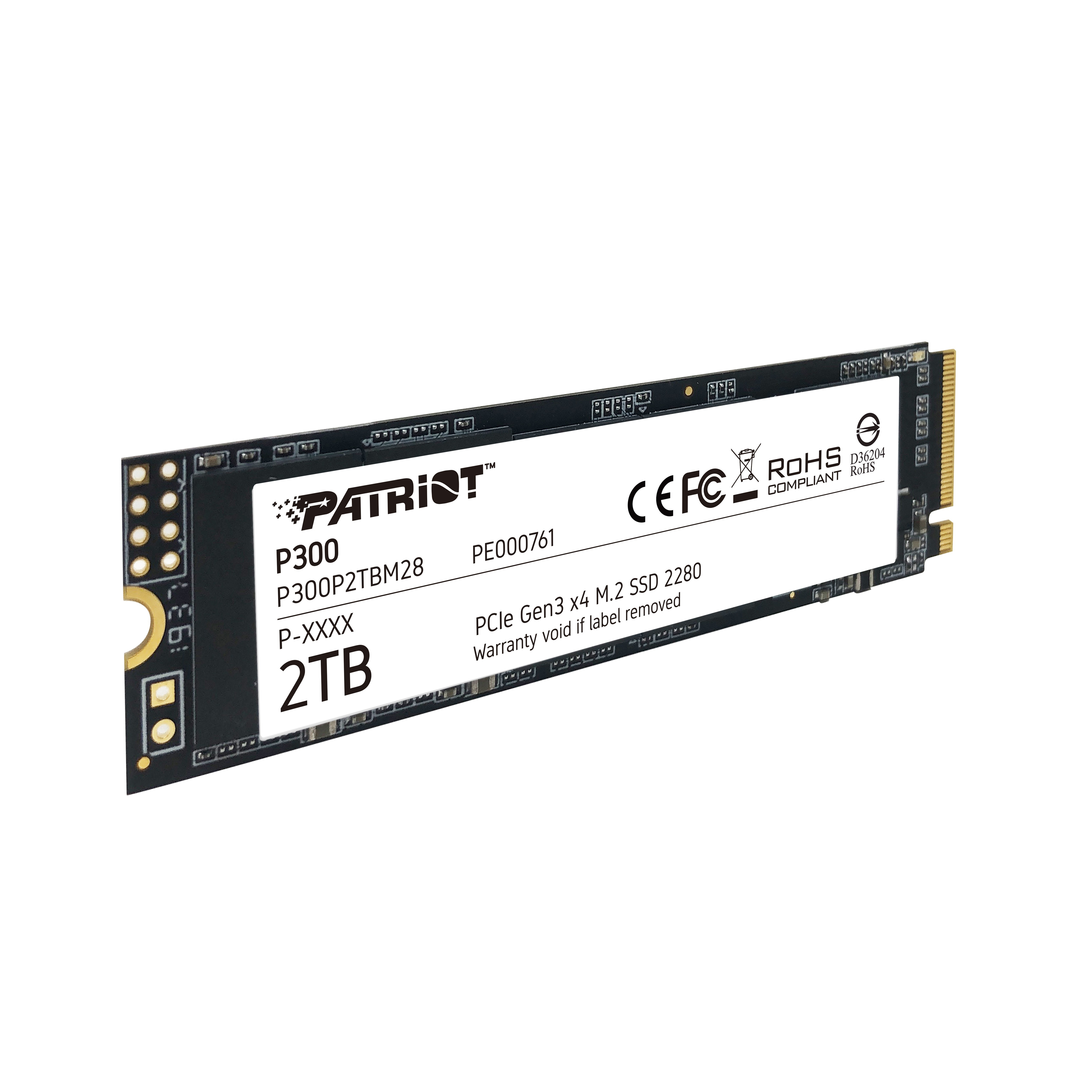 Un SSD nero Patriot P300 2TB su sfondo bianco. Il testo include modello, capacità e certificazioni.
