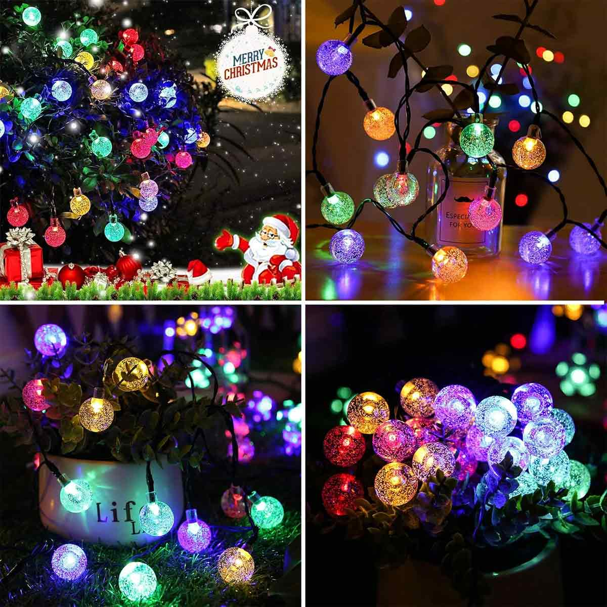 Weihnachtsbeleuchtung in verschiedenen Farben. Einige befinden sich in einem Busch, andere sind aufgereiht. Santa und Geschenke sind im Hintergrund.