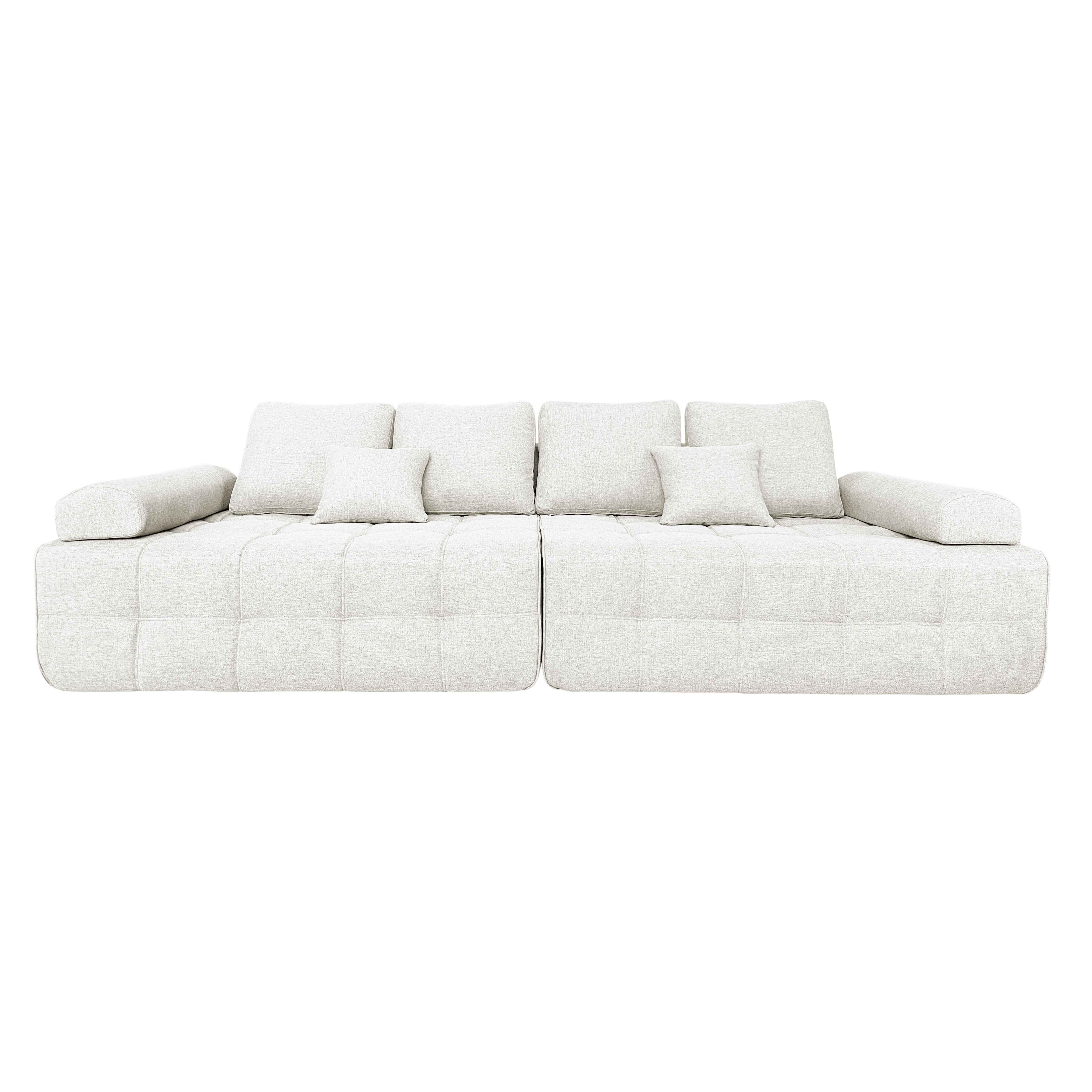 Ein großes, cremefarbenes Sofa mit mehreren Kissen und Armlehnen, vor weißem Hintergrund.