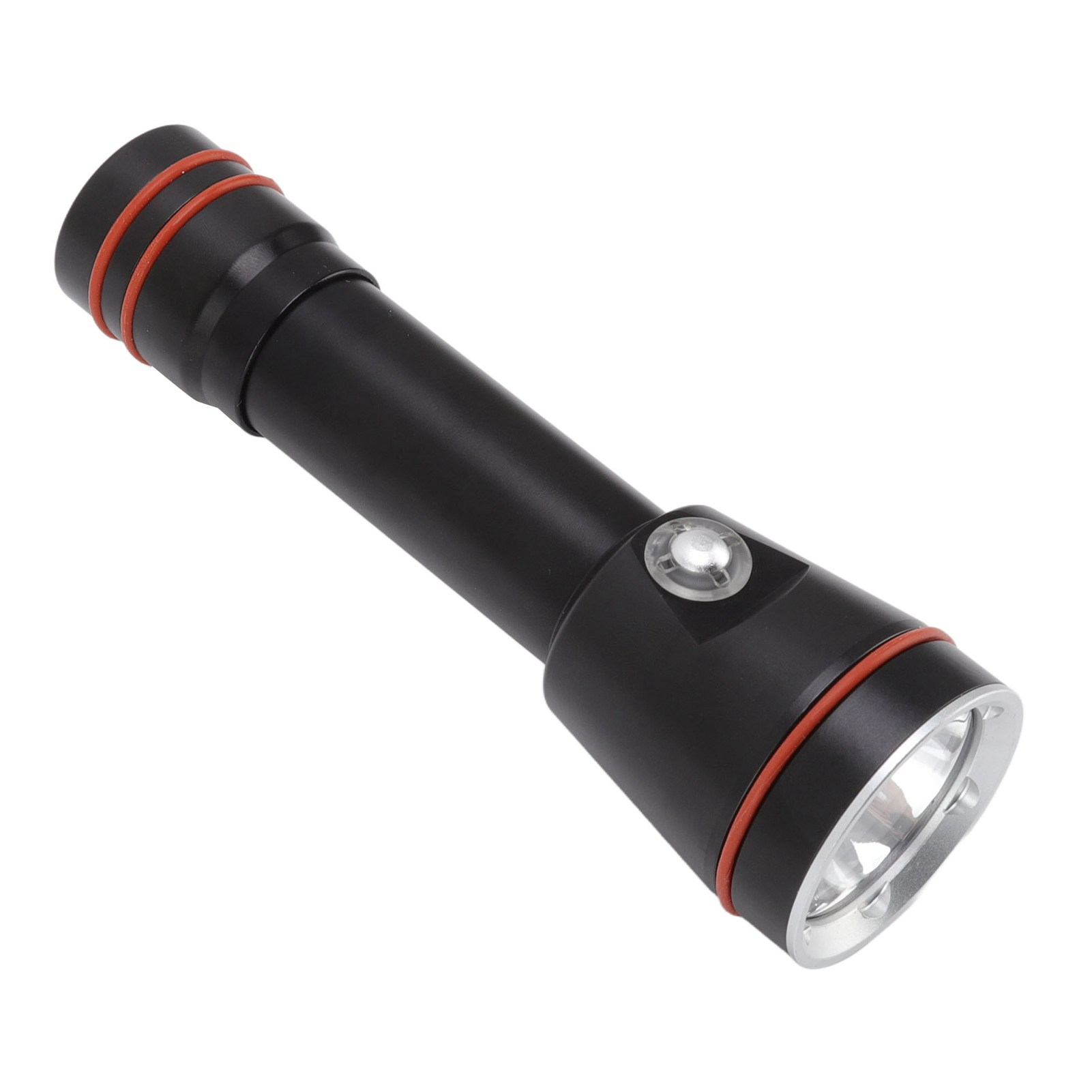 Schwarze Taschenlampe mit roten Ringen und einem silbernen Licht, Knopf an der Seite. Weißer Hintergrund.