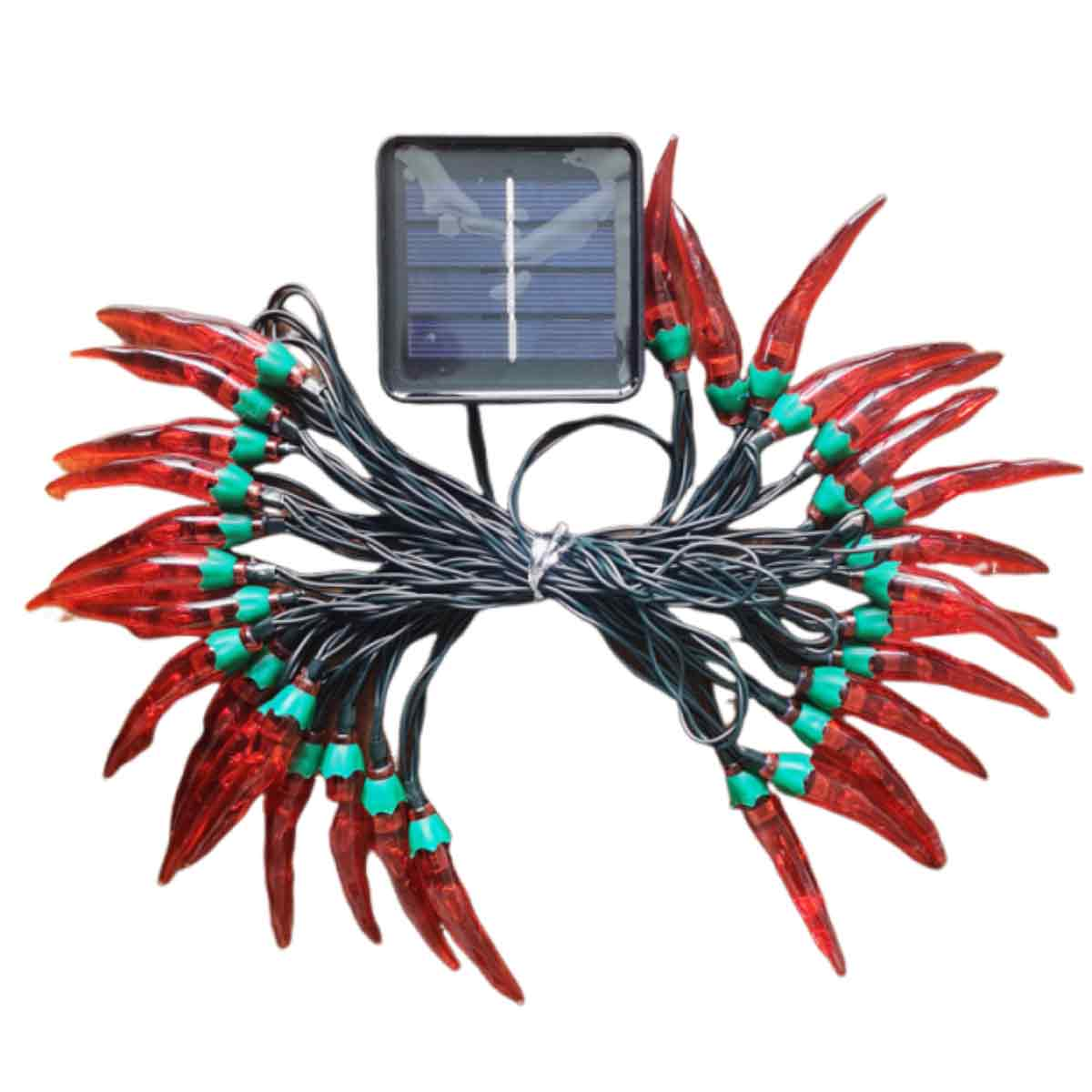 Solarbetriebene Lichterkette mit roten Chili-förmigen Abdeckungen und grünen Basen, verbunden durch schwarze Drähte.
