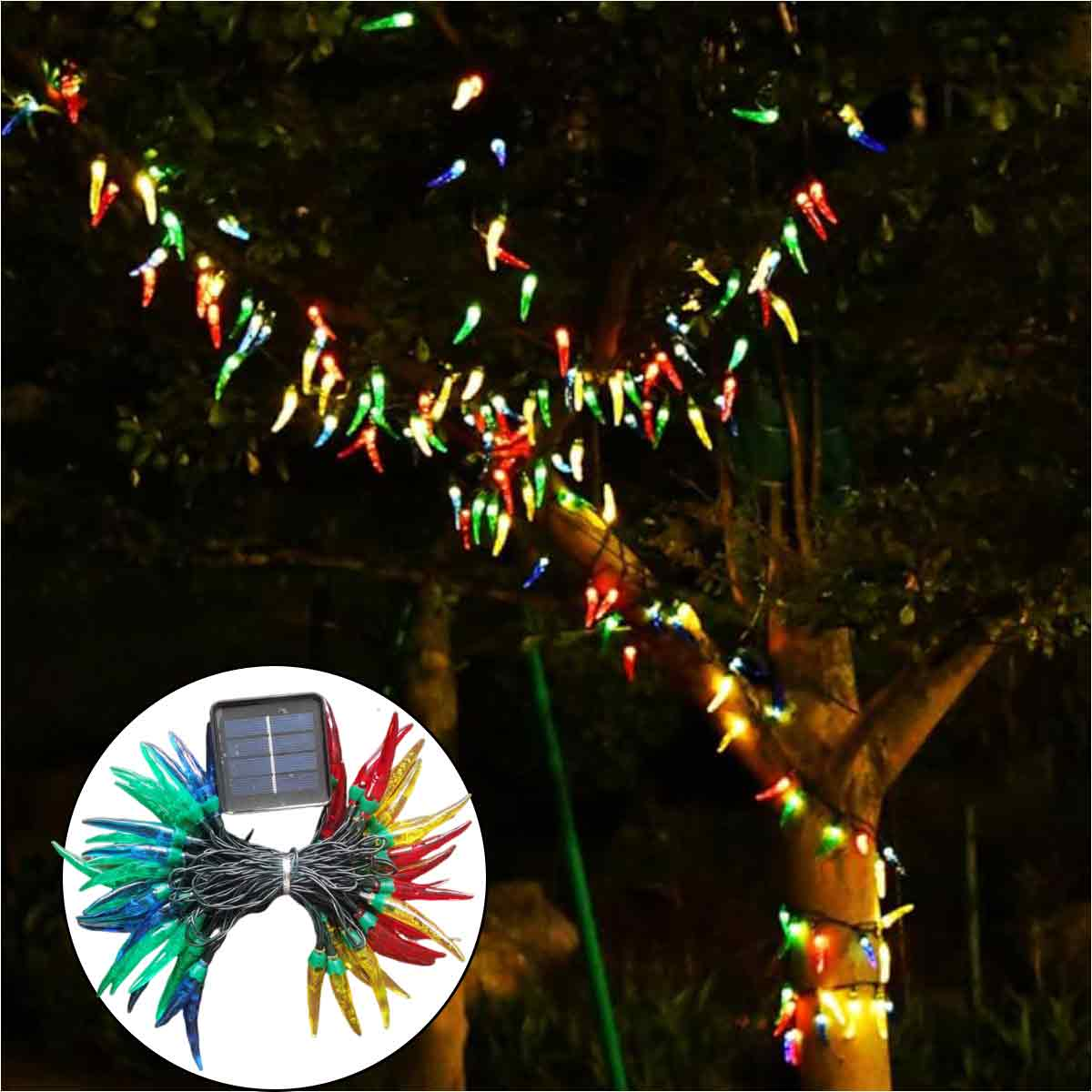 Ein Baum mit chili-förmigen Lichtern, die in mehreren Farben leuchten. Ein Solarpanel und weitere Lichter sind in einem Kreis.