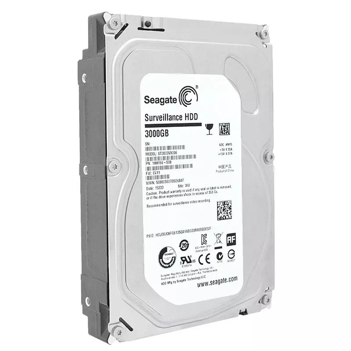 Un disco rigido di sorveglianza Seagate. È di colore argento, con un'etichetta che mostra il logo dell'azienda e le informazioni sul prodotto. L'unità è da 3000 GB.