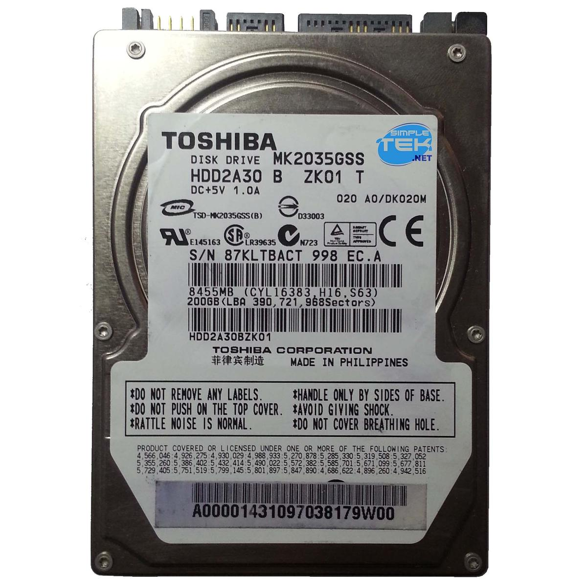 Disco rigido Toshiba. Cassa in metallo argentato con testo nero. Modello MK2035GSS. Il testo include specifiche, avvertenze e numero di serie.