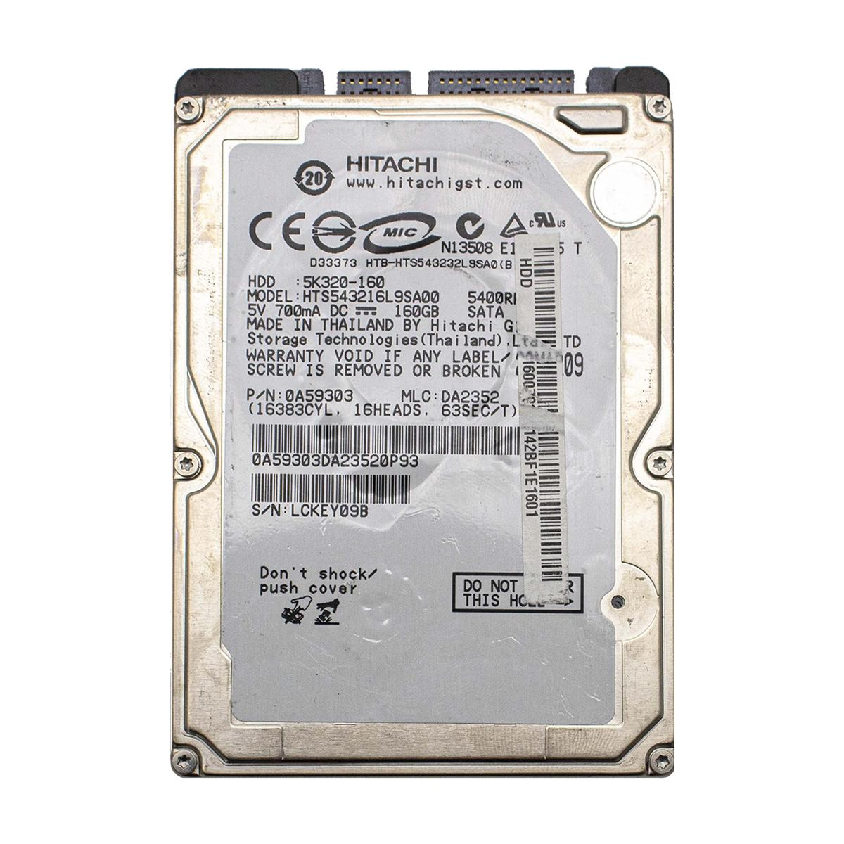 Un disco rigido Hitachi. Contiene testo ed etichette con numeri di modello e di serie. I pin del connettore sono visibili in alto.