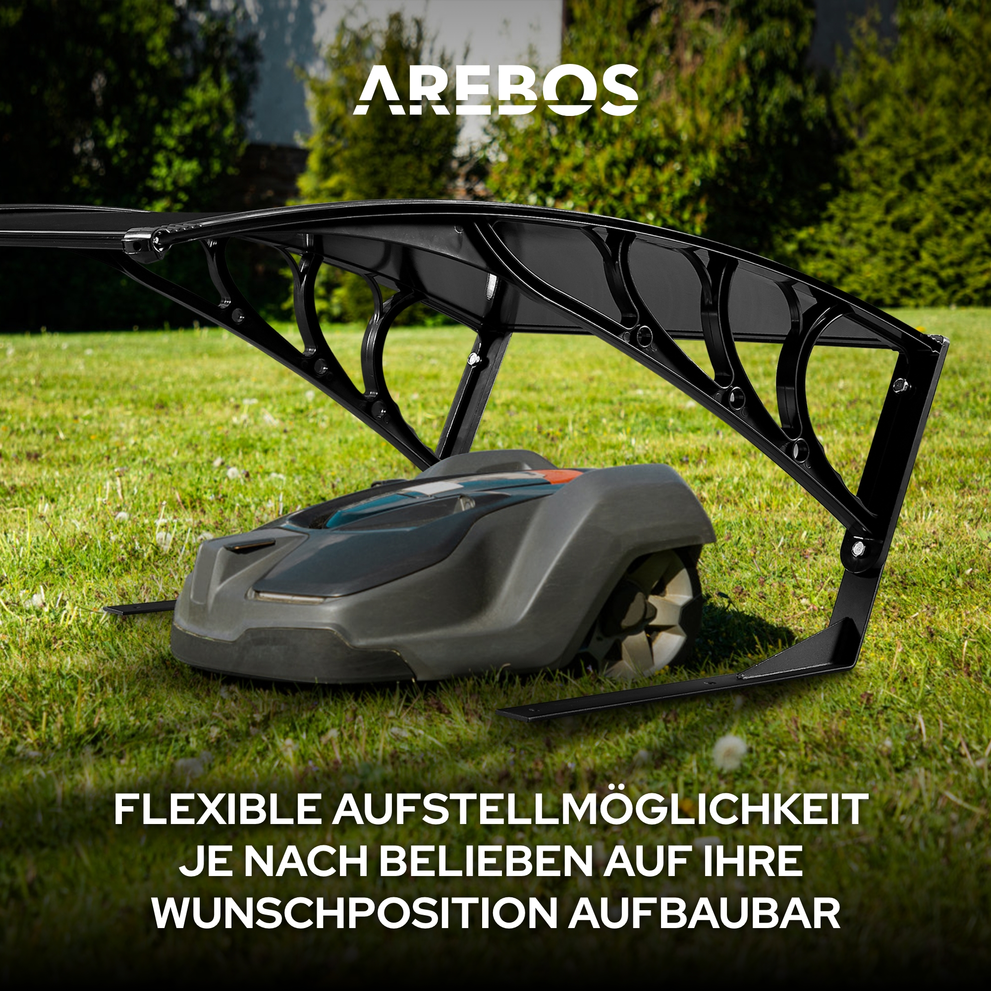 Ein schwarzes Vordach schützt einen grauen Rasenmäher auf Gras. Grüne Bäume füllen den Hintergrund. Text unten.