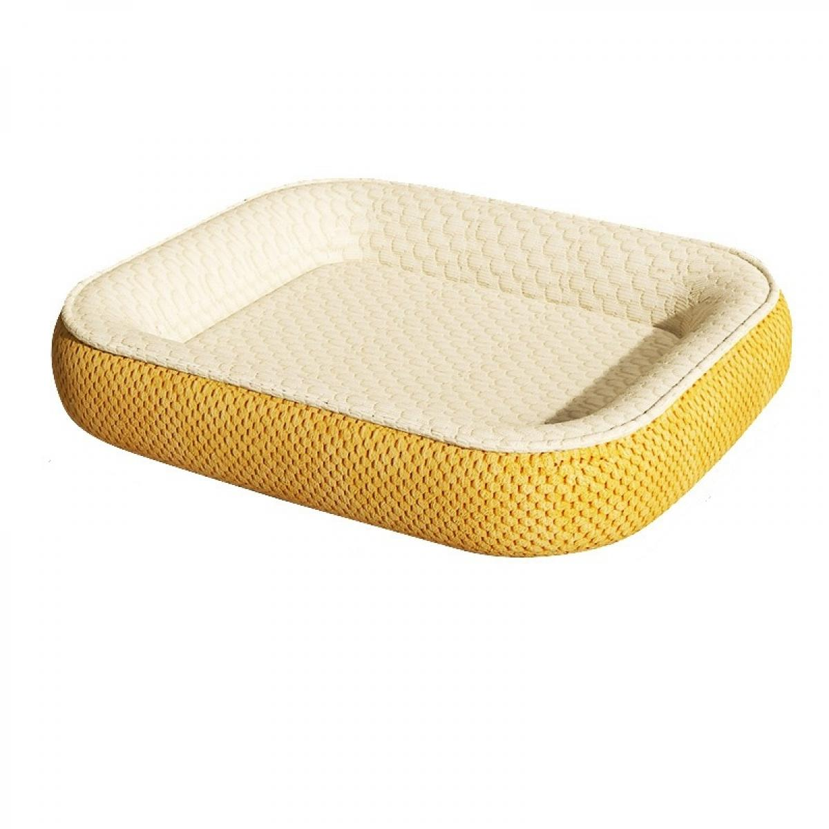 Ein rechteckiges Haustierbett. Das Bett hat eine gelb gestrickte Außenseite und eine cremefarbene Innenseite mit strukturierter Oberfläche.
