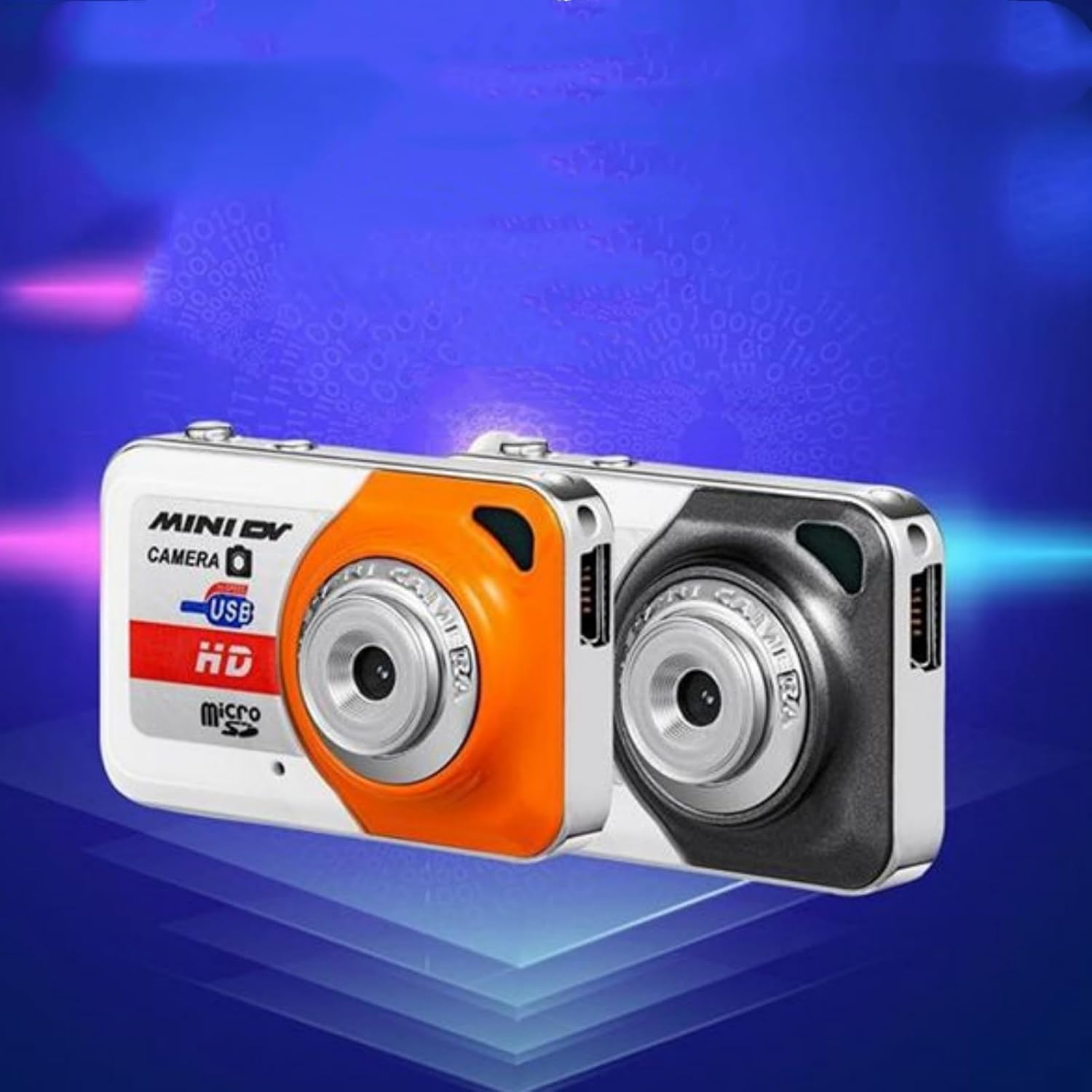 Zwei Mini-DV-Kameras nebeneinander. Eine ist weiß und orange, die andere weiß und schwarz. Der Hintergrund ist blau mit digitalem Code.