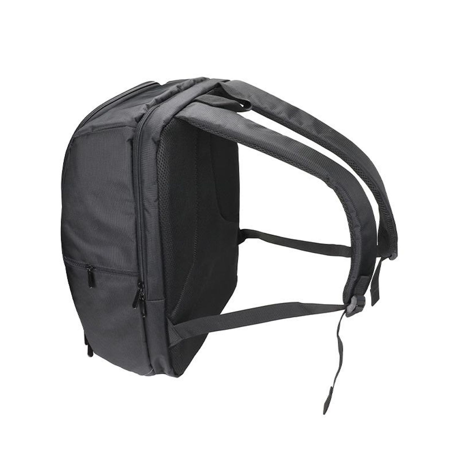 Ein schwarzer Rucksack ist von der Seite zu sehen. Er hat gepolsterte Schultergurte und eine Fronttasche mit Reißverschluss. Der Hintergrund ist weiß.