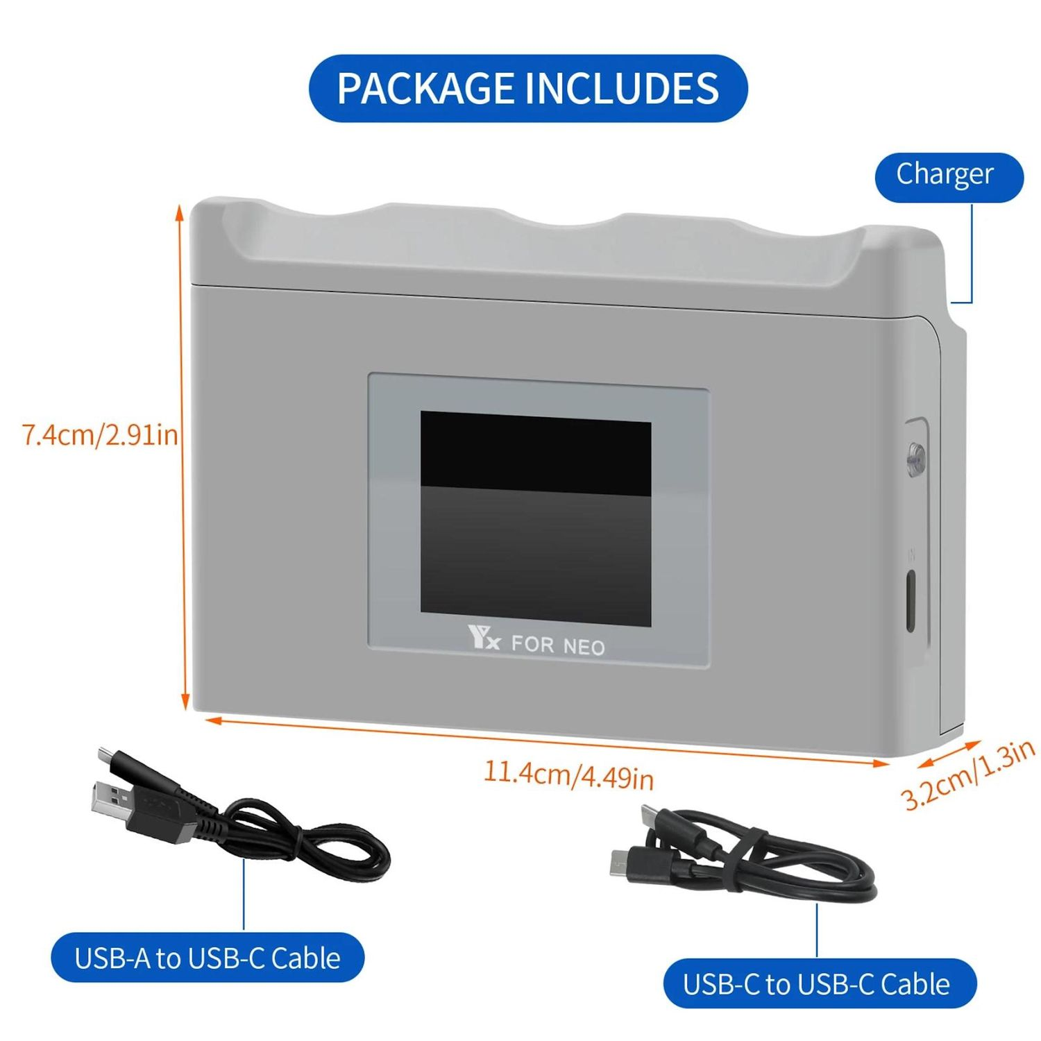 Dispositivo grigio con schermo e cavi, etichettato caricabatterie, cavi USB-A a USB-C e USB-C a USB-C. Testo: Il pacchetto include.