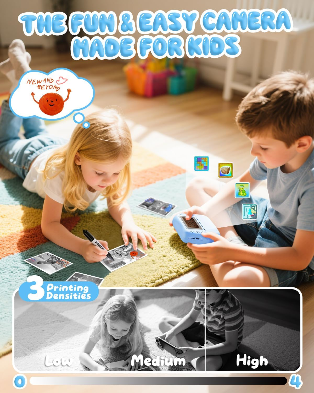 Zwei Kinder benutzen eine blaue Kamera mit einer Druckdichte-Grafik. Text: Die lustige und einfache Kamera für Kinder. New and Beyond Logo.