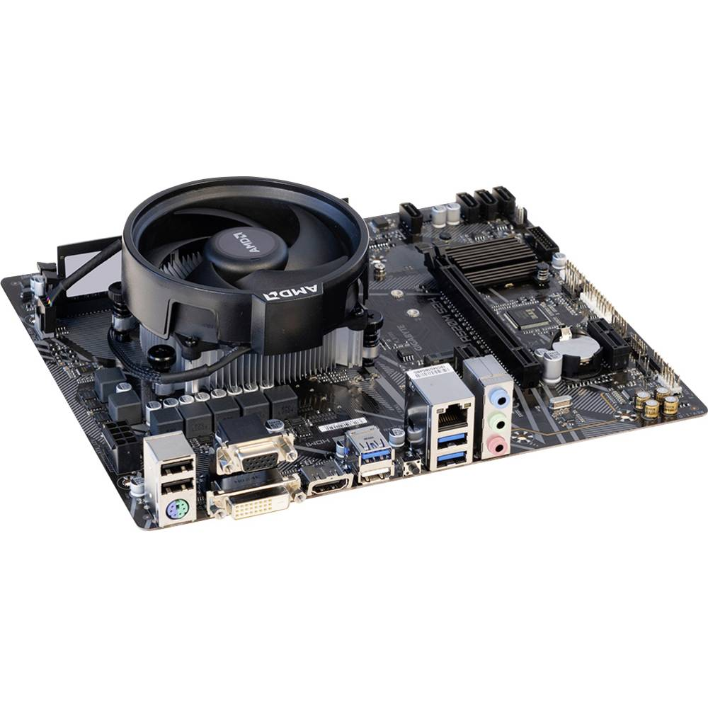 Una scheda madre di computer con un dissipatore CPU nero e più porte. È una scheda Gigabyte con il marchio AMD sul dissipatore.