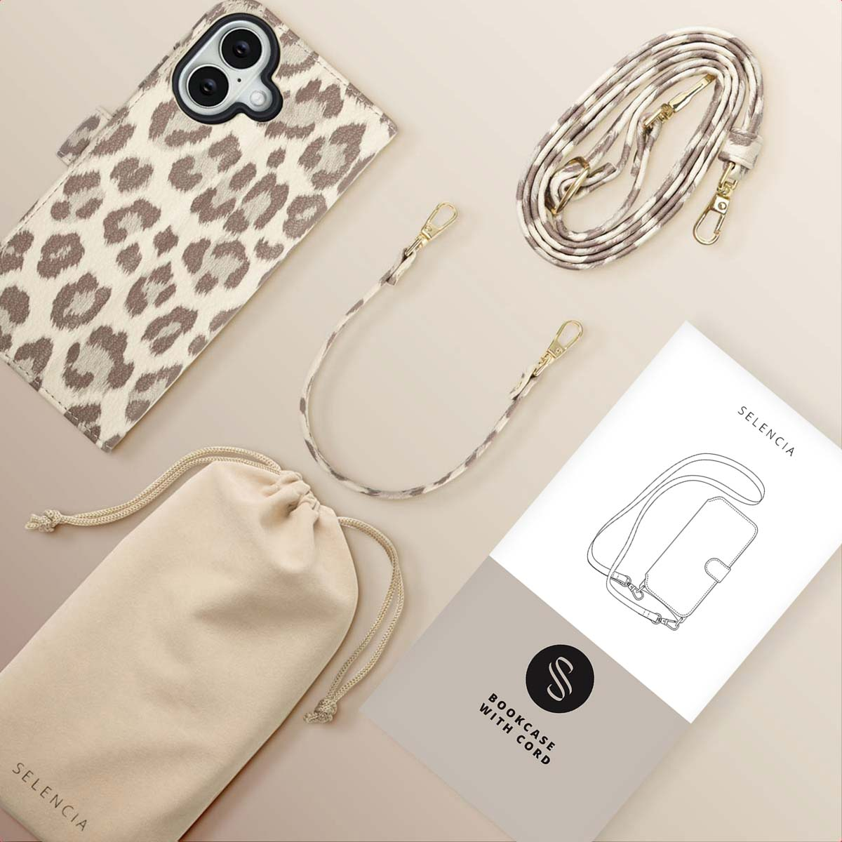Custodia per telefono con stampa leopardata, cinturino, borsa e libretto con illustrazione della custodia. Sfondo beige chiaro.