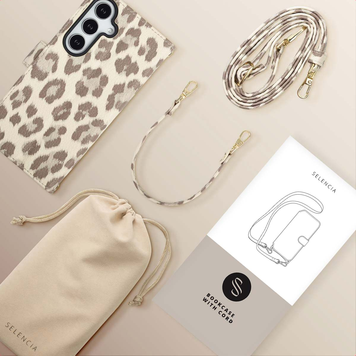 Photo produit d'étui de téléphone, sac et sangle, tous avec imprimé animal. Une brochure et un sac à cordon sont également visibles.