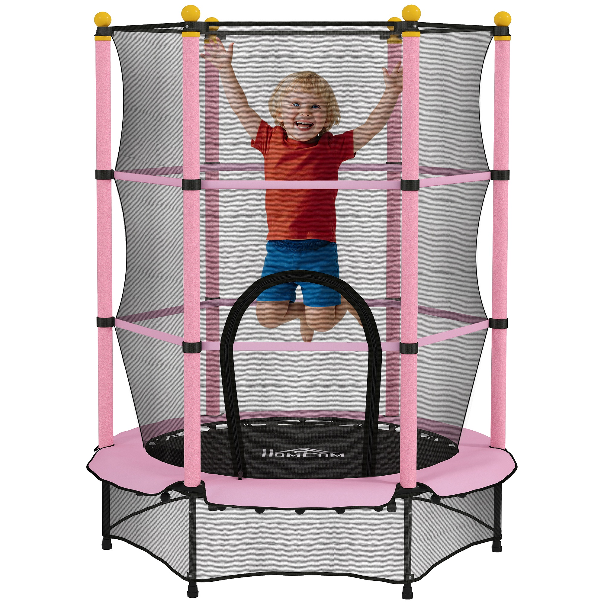 Un bambino salta su un trampolino rosa, alzando le braccia in aria. Il trampolino ha una rete di sicurezza.