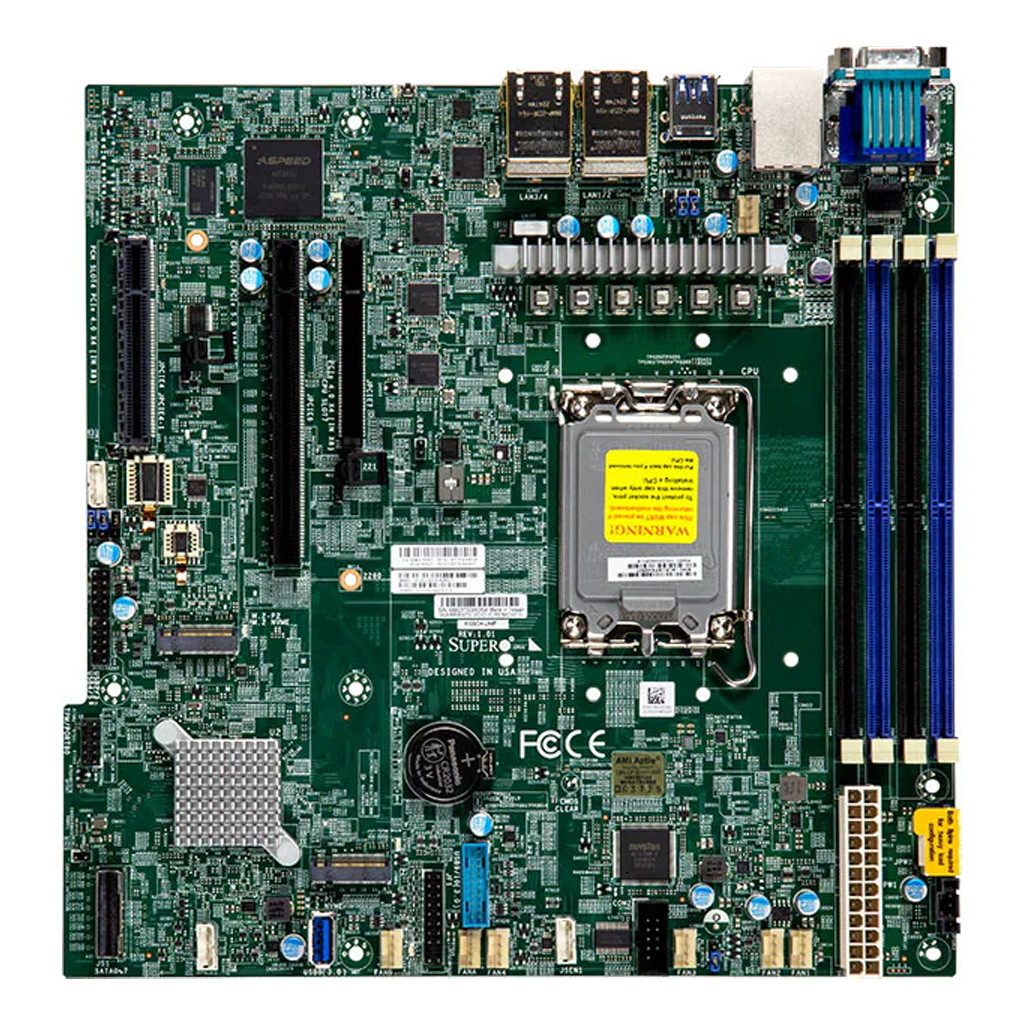 Una scheda madre di computer verde con vari componenti, tra cui chip, slot e connettori, disposti su un circuito stampato.