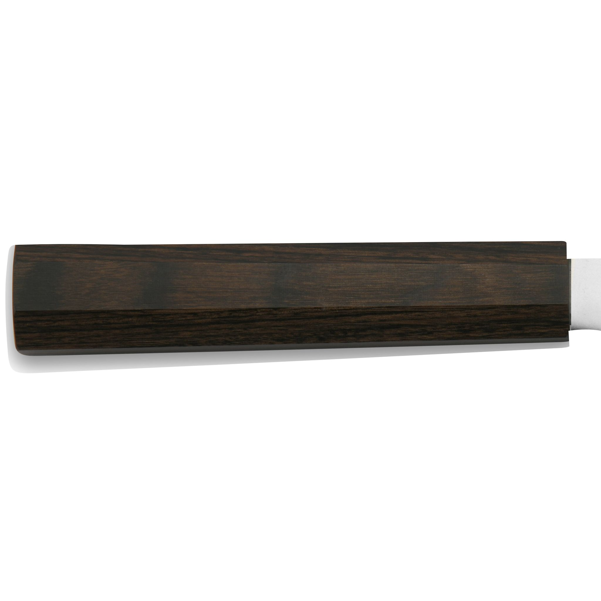 Nahaufnahme eines dunkelbraunen Holzmessergiffs mit weißer Klinge auf weißem Hintergrund.