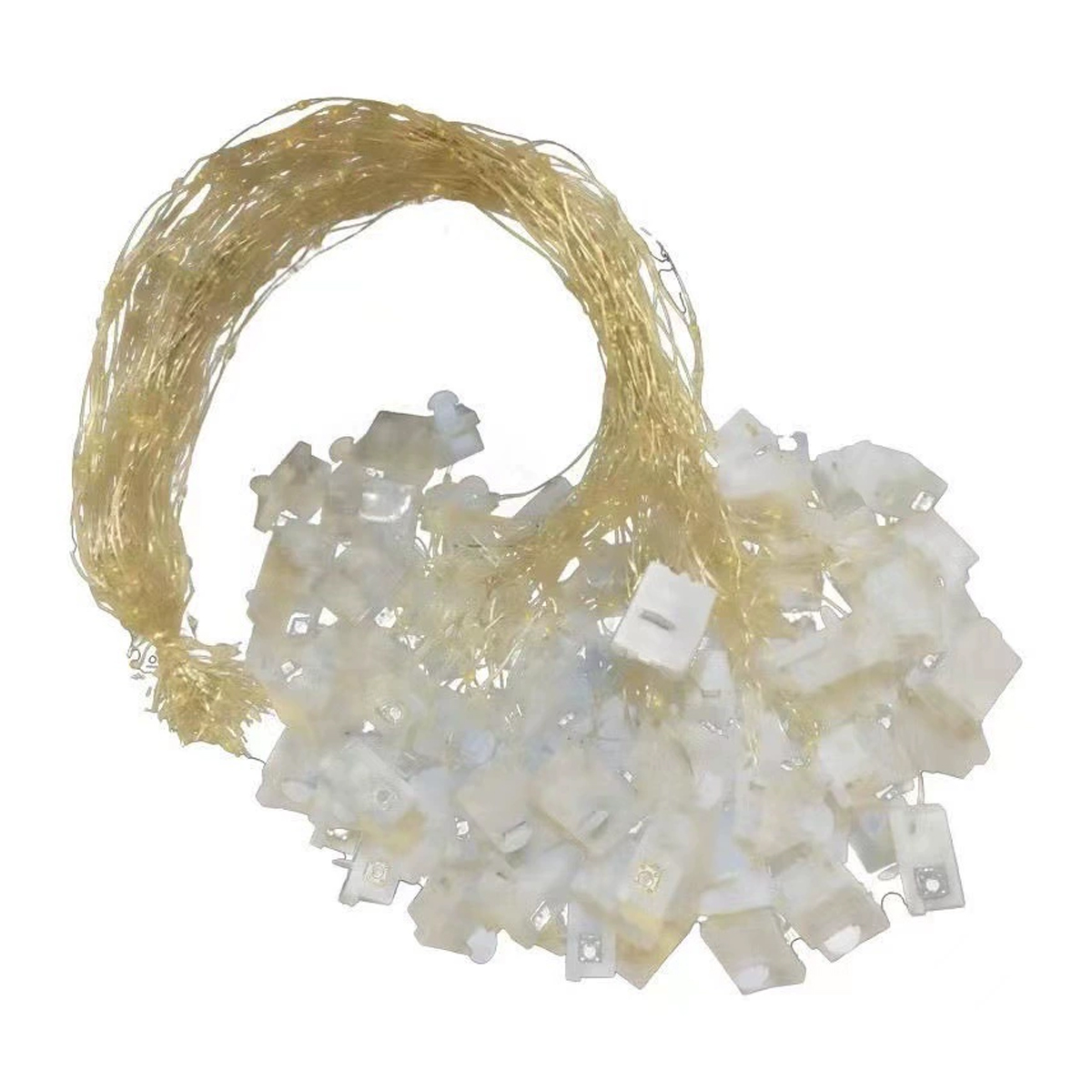 Ein Bündel Lichterketten mit kleinen, weißen, quadratischen Plastikteilen am Draht und einem goldenen Draht.
