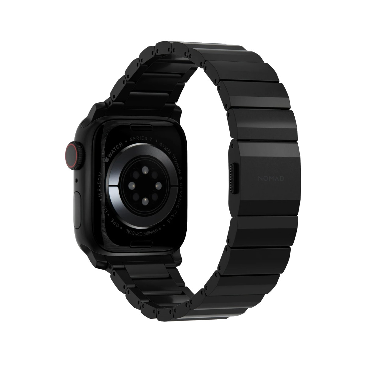 Un Apple Watch Series 7 negro con una correa de metal negra se muestra sobre un fondo blanco. El reloj es de Nomad.