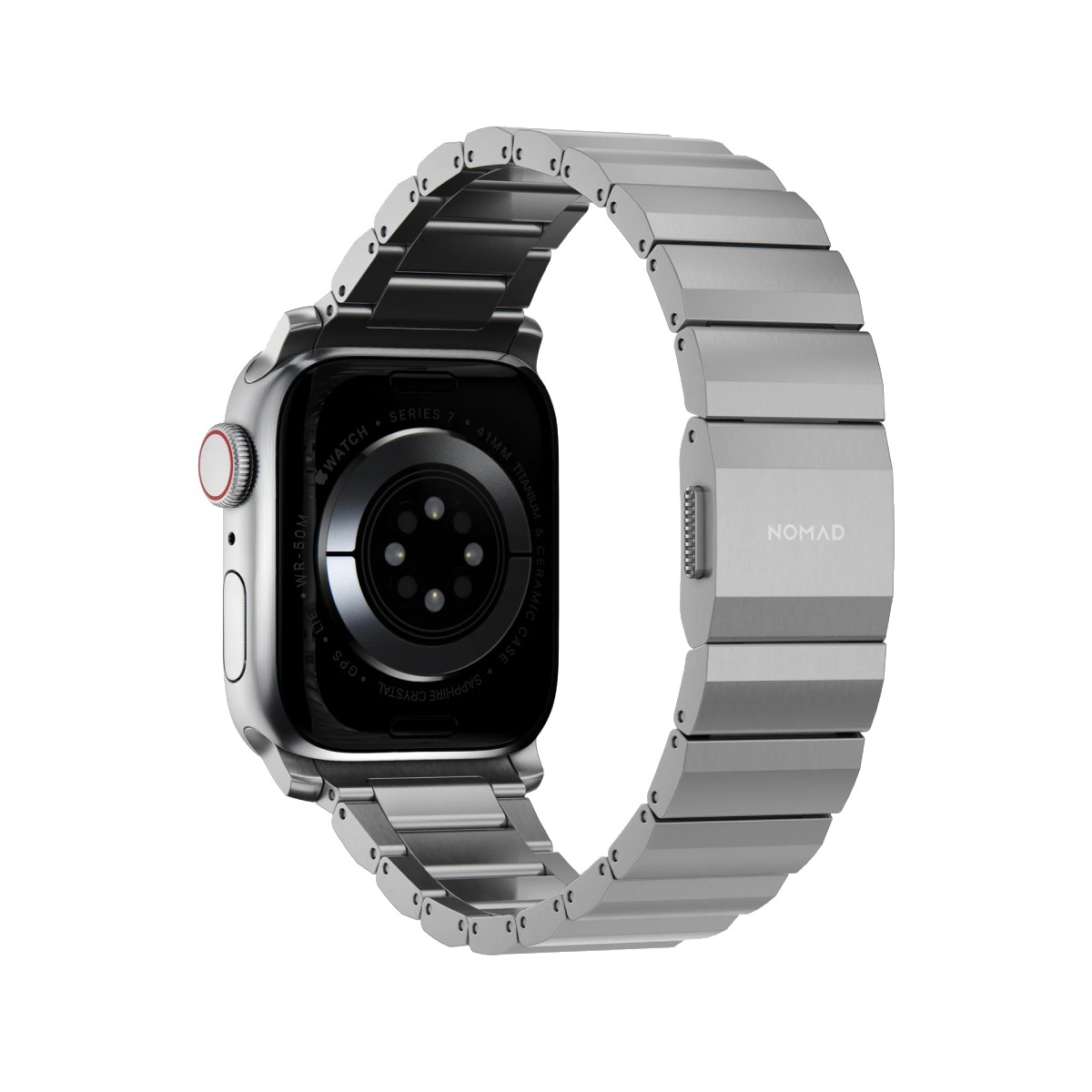 Apple Watch Series 7 plateado con correa metálica. El reloj está en ángulo, mostrando la pantalla y detalles de la correa, con el logo de Nomad.
