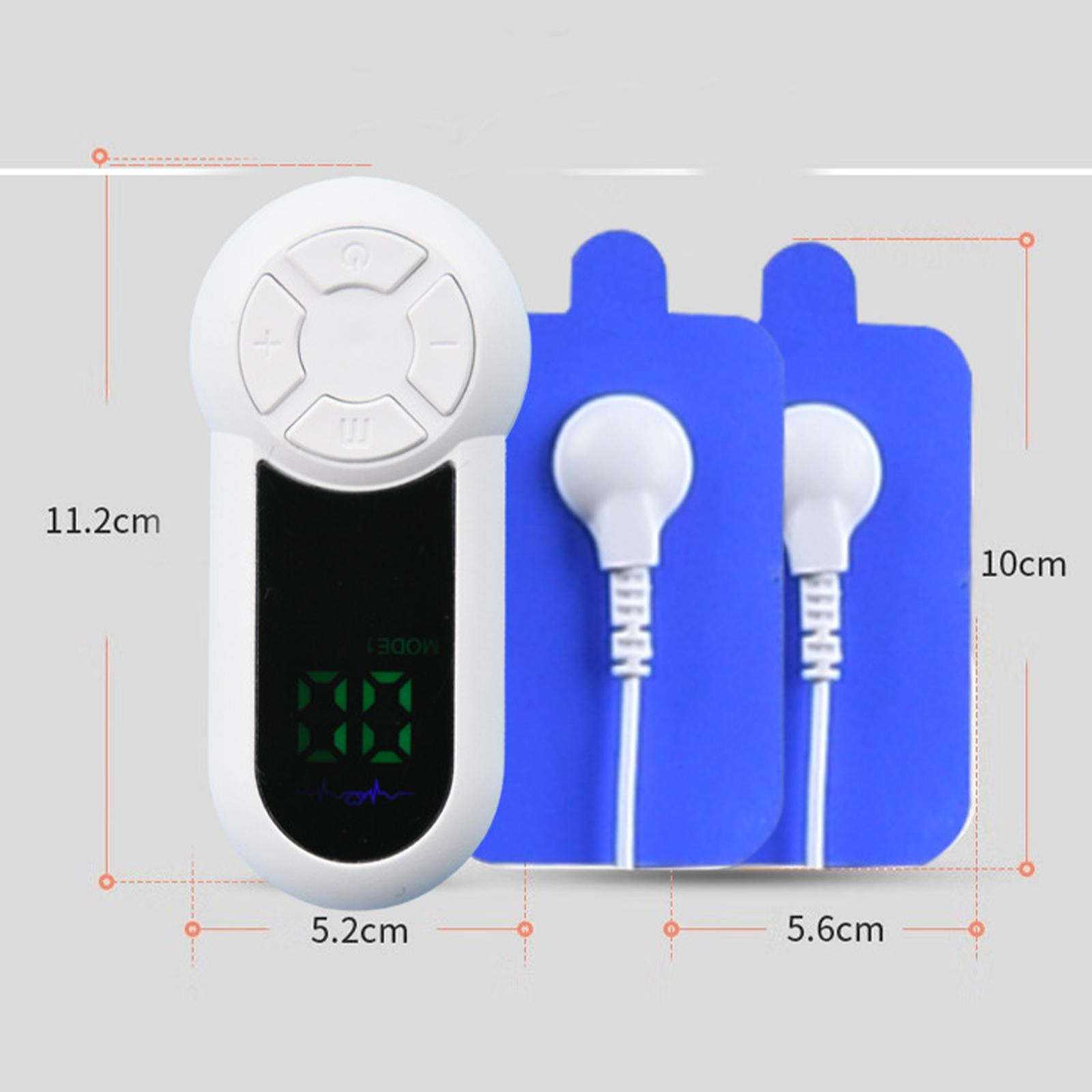 Medizinprodukt mit Bildschirm, Knöpfen und zwei blauen Pads mit weißen Steckern. Maße sind angegeben.