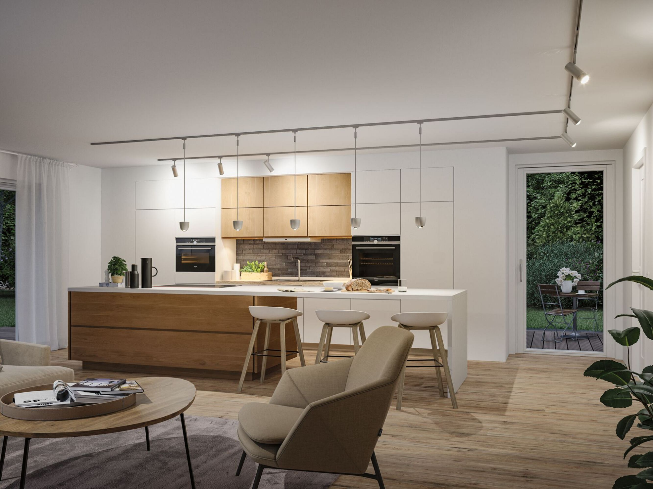 Moderne Küche mit Insel, Barhockern und offener Tür zu einem Garten mit Tisch und Stühlen. Neutrale Farben.