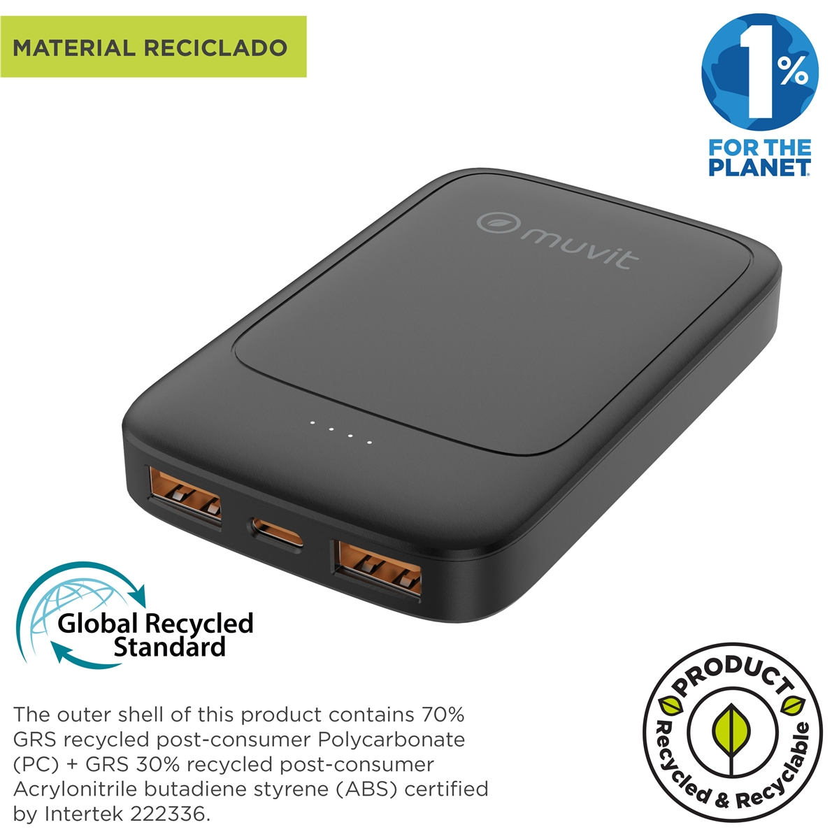 Banco de energía negro con puertos USB naranjas, logotipo 'muvit' y etiquetas de reciclaje. Texto indica materiales reciclados en su carcasa.
