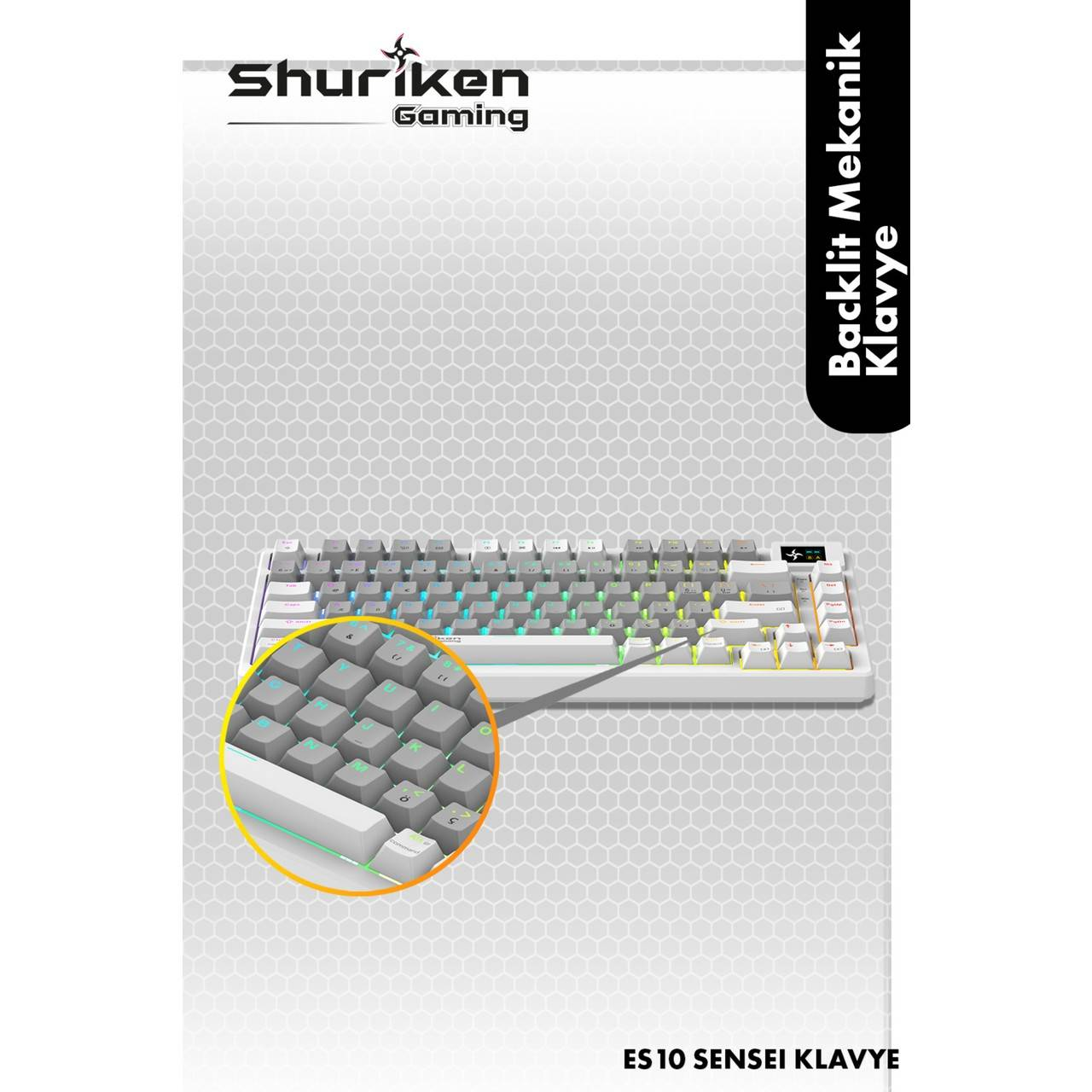 Gri tuşlu beyaz mekanik bir klavye gösteriliyor. Yakın çekim tuş detaylarını gösteriyor. Marka adı Shuriken Gaming. Metin Backlit Mekanik Klavye diyor.