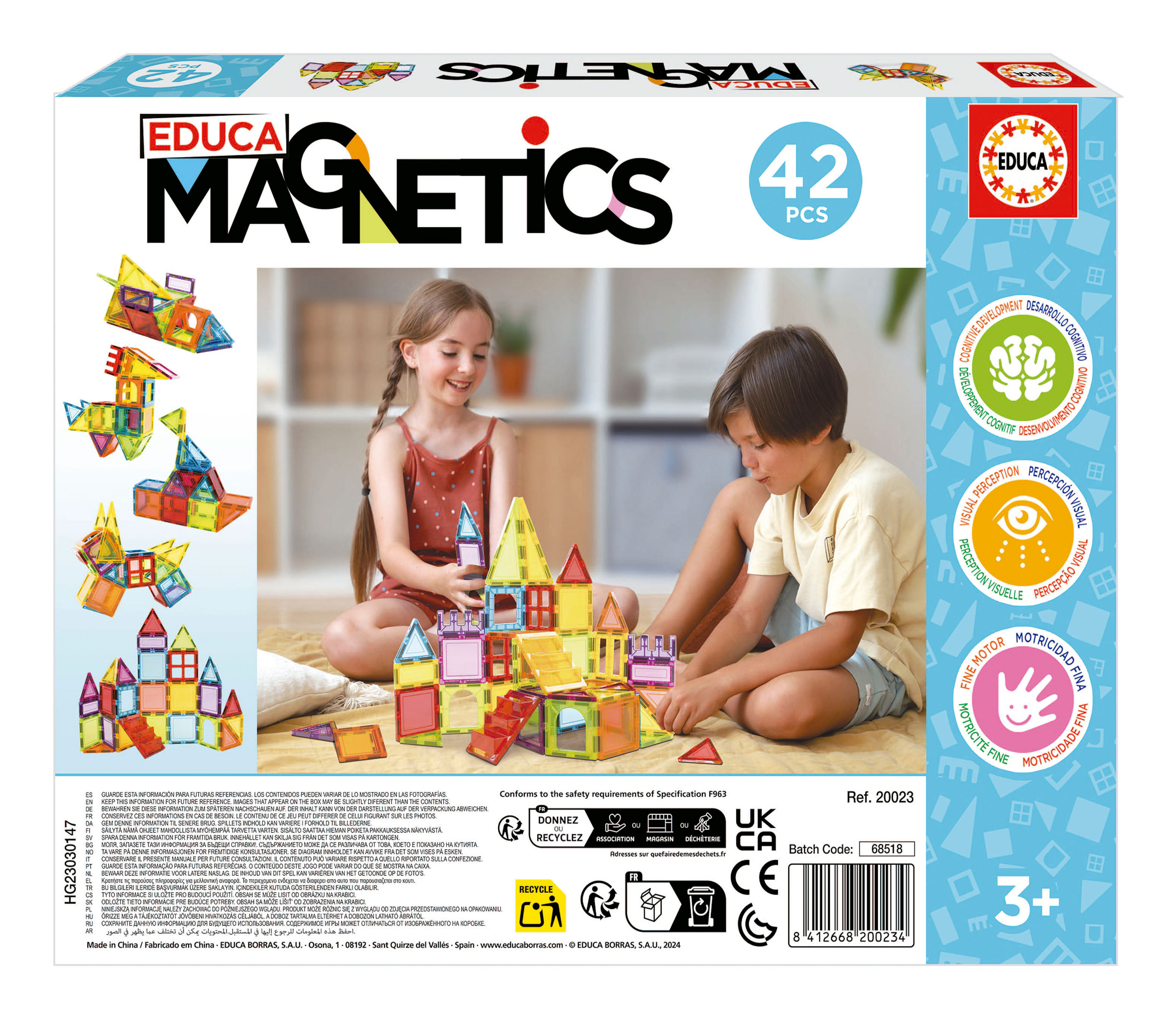 Eine Schachtel zeigt einen Jungen und ein Mädchen, die mit magnetischen Bausteinen spielen. Die Box hat Text.