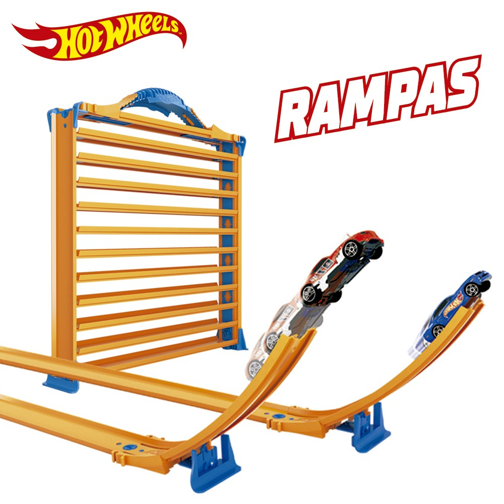 Hot Wheels Rampen-Set mit orangefarbenen Strecken, blauen Stützen und Spielzeugautos, die herunterrasen. Das Wort 'RAMPAS' wird angezeigt.