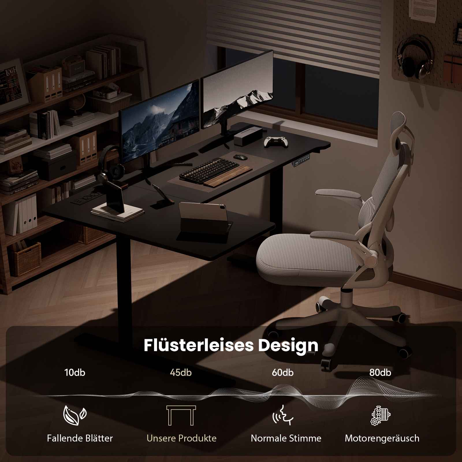 Ein dunkler Raum mit einem schwarzen Schreibtisch, Monitoren, einem Stuhl und einem Bücherregal. Der Text lautet 'Flüsterleises Design'.