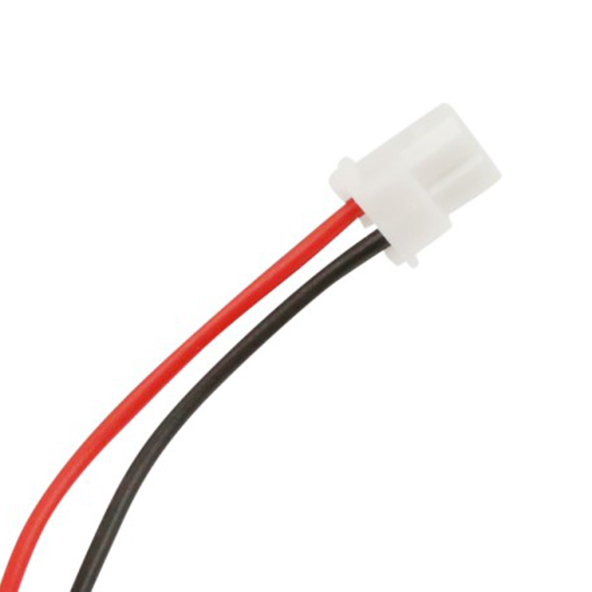 Un connettore di plastica bianca con due fili: rosso e nero. I fili si estendono diagonalmente dal connettore su sfondo bianco.