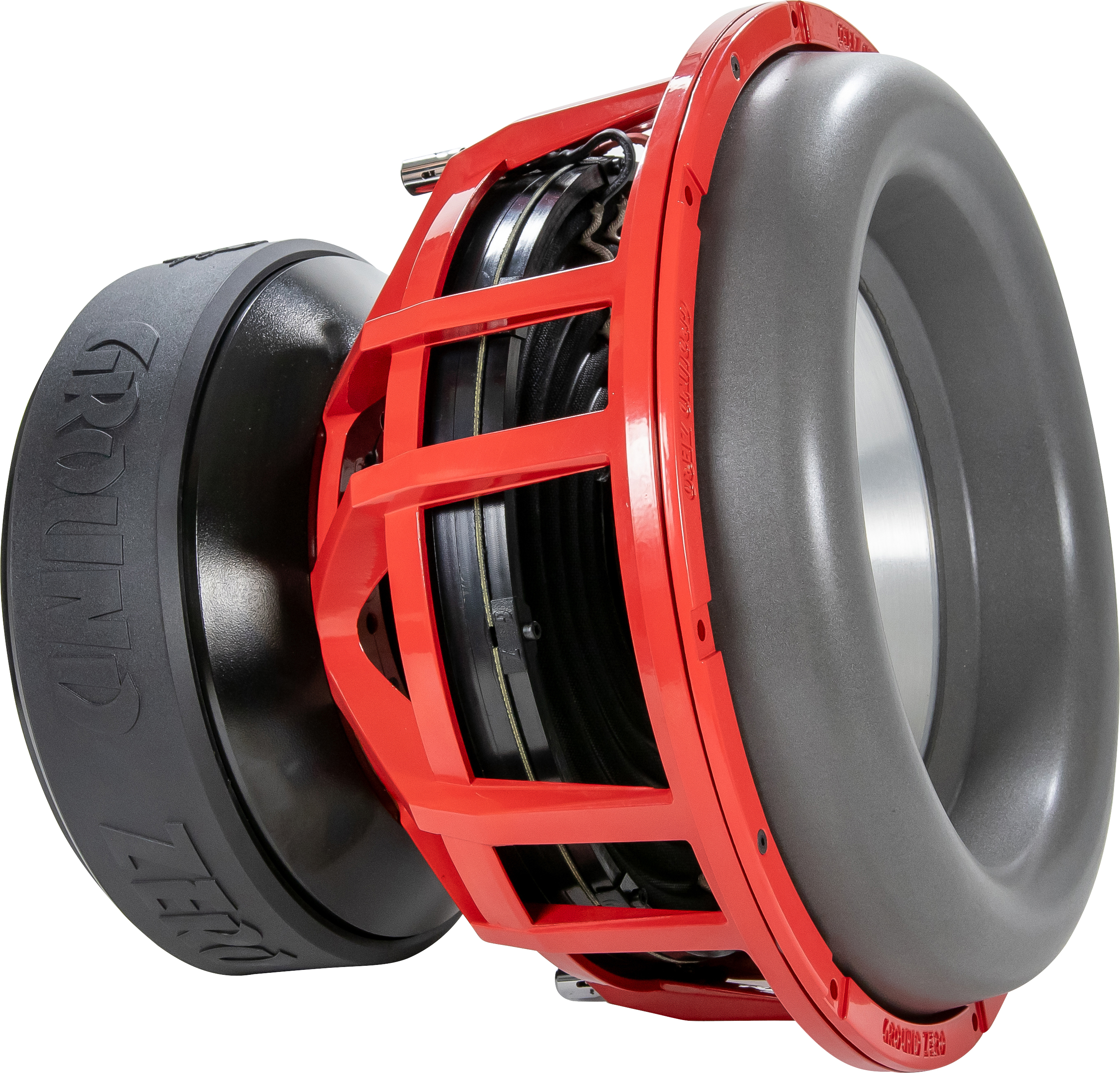 Ein Subwoofer mit rotem Rahmen und grauem Konus. An der Seite befindet sich das Ground Zero-Logo. Der Lautsprecher steht auf weißem Grund.