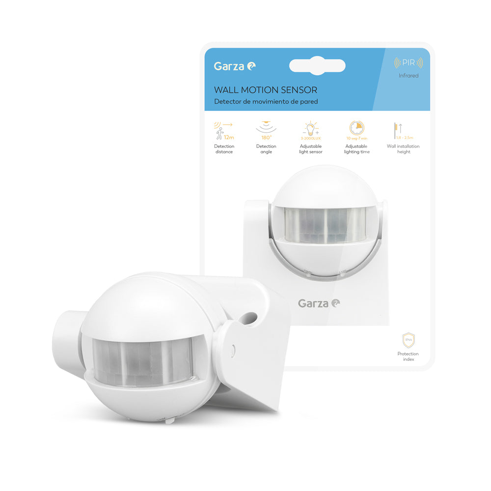 Un sensor de movimiento de pared Garza blanco sobre un fondo blanco. El embalaje del producto es visible. El sensor tiene forma redondeada.