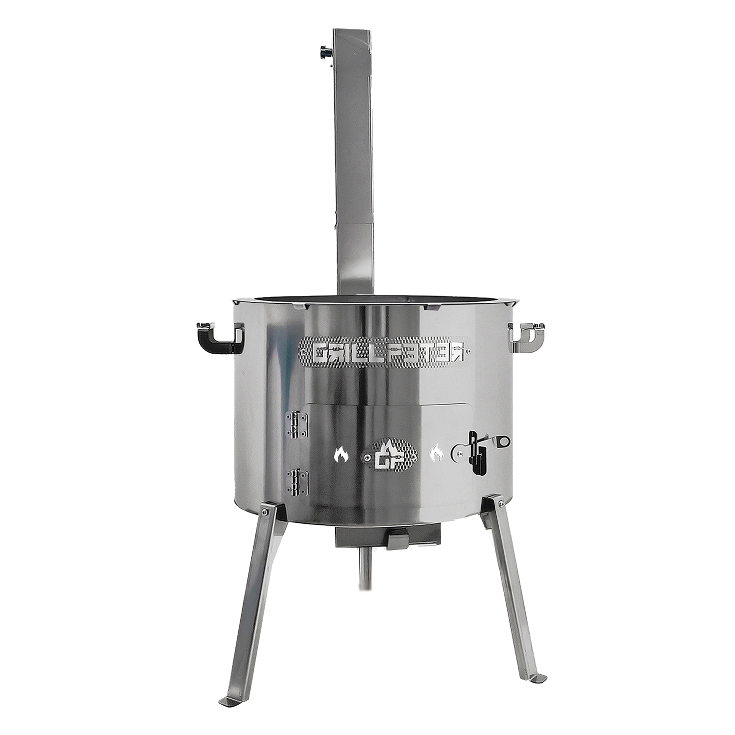 Ein Edelstahlgrill wird vor einem weißen Hintergrund gezeigt. Er hat einen zylindrischen Körper, drei Beine und eine hohe schornsteinartige Struktur.